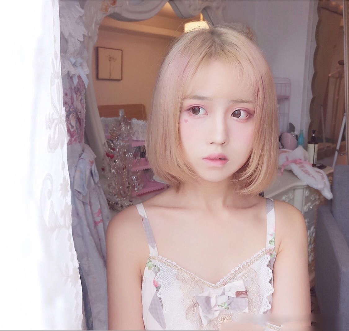 念雪 - 白色长筒过膝袜