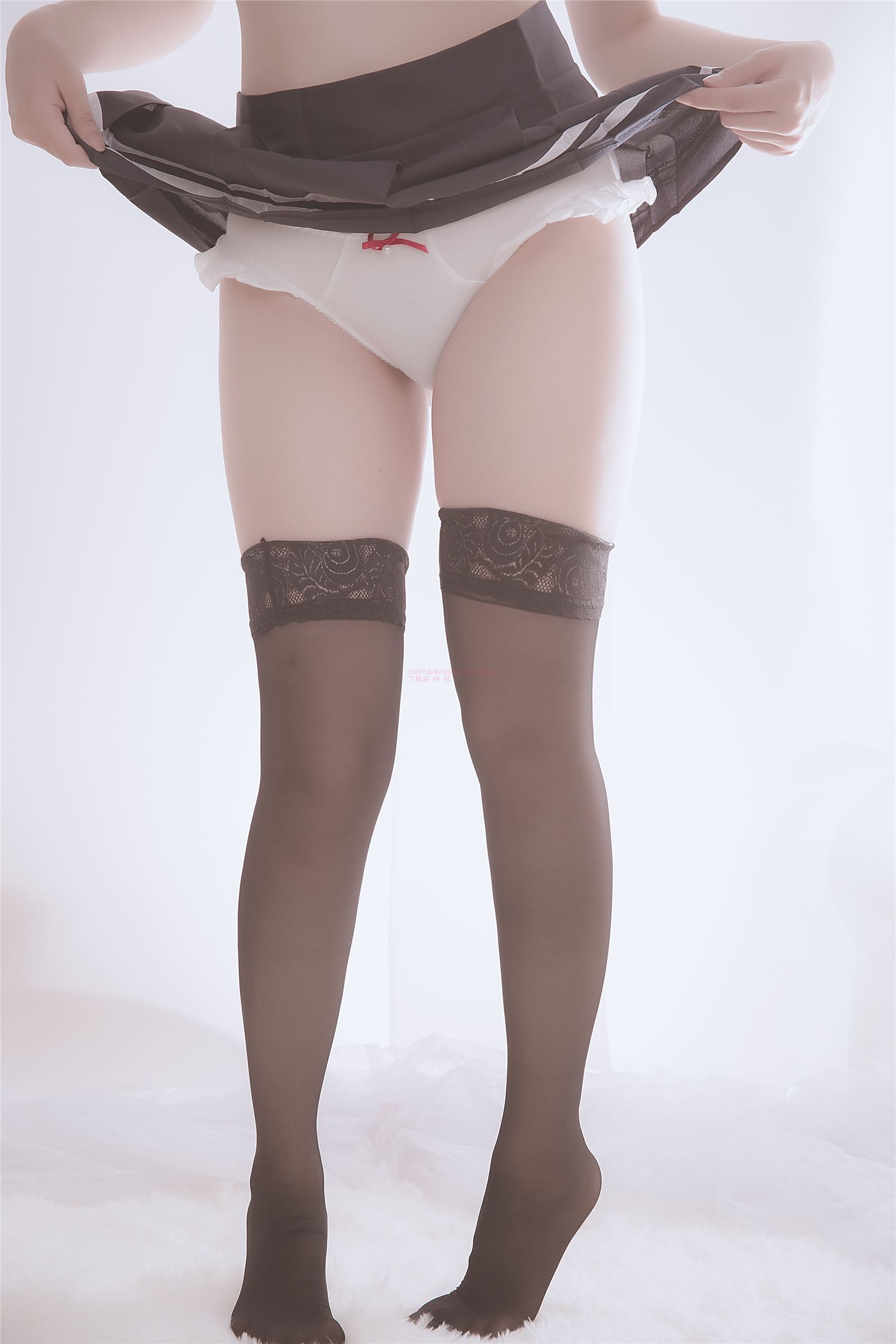 福利姬@小鸟酱VIP图包 – 制服黑丝