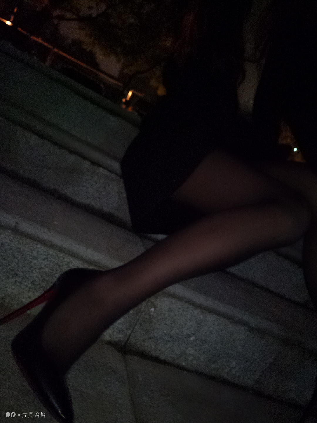 完具少女w - 公交站牌旁边 户外 黄瓜今日份的女上位小女友