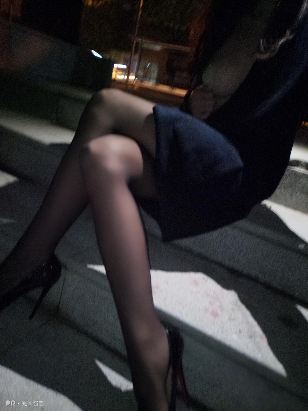 完具少女w - 公交站牌旁边 户外 黄瓜今日份的女上位小女友