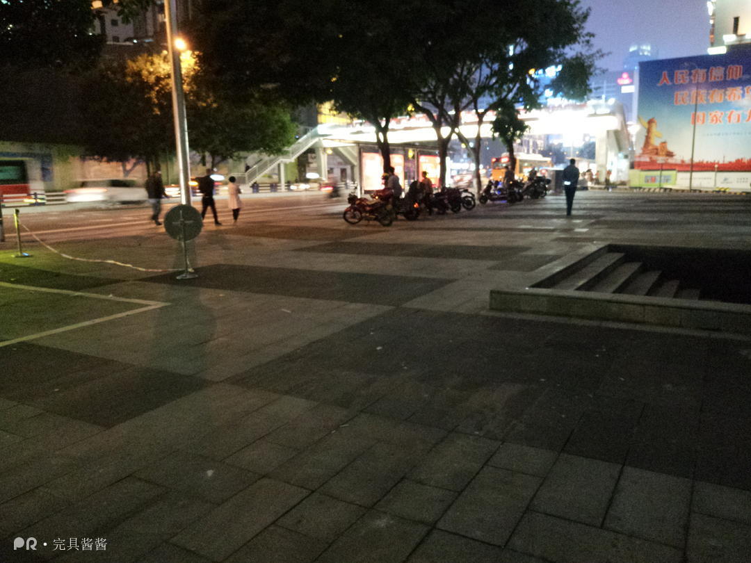 完具少女w - 公交站牌旁边 户外 黄瓜今日份的女上位小女友