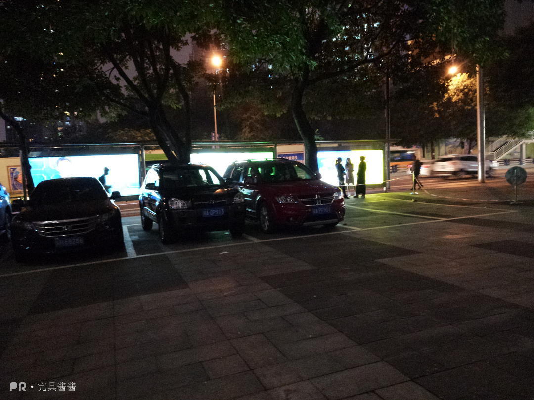 完具少女w - 公交站牌旁边 户外 黄瓜今日份的女上位小女友