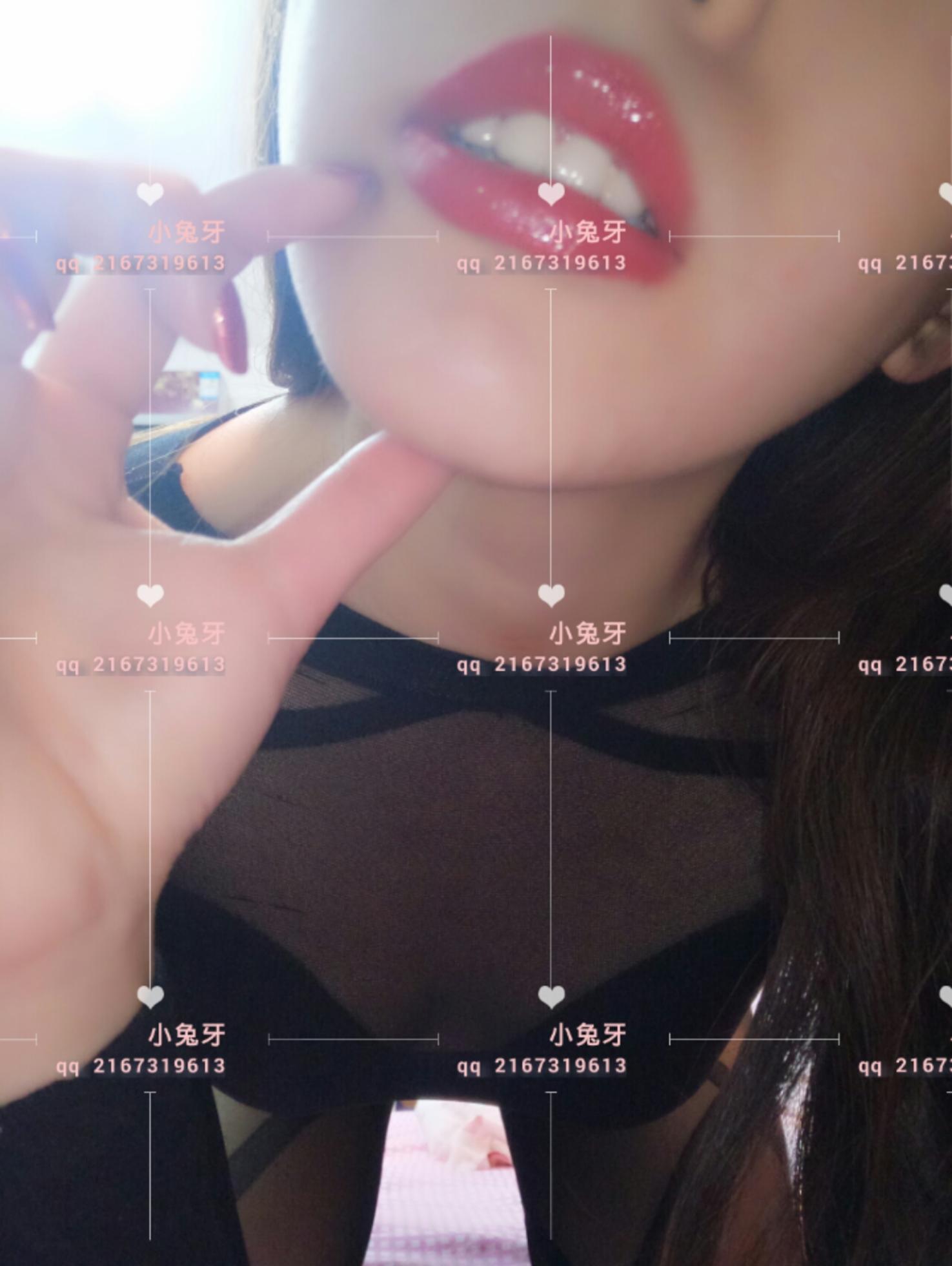 小兔牙 - 红唇 黑丝