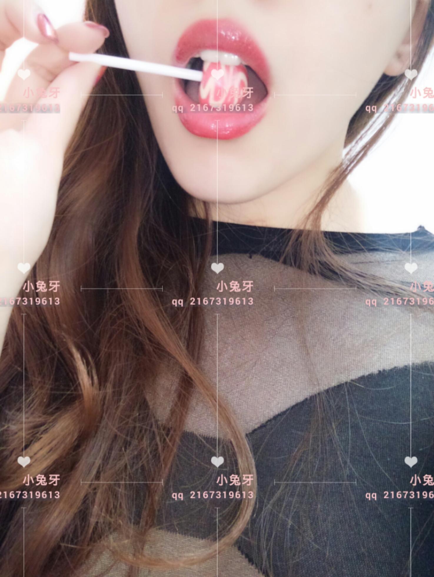 小兔牙 - 红唇 黑丝