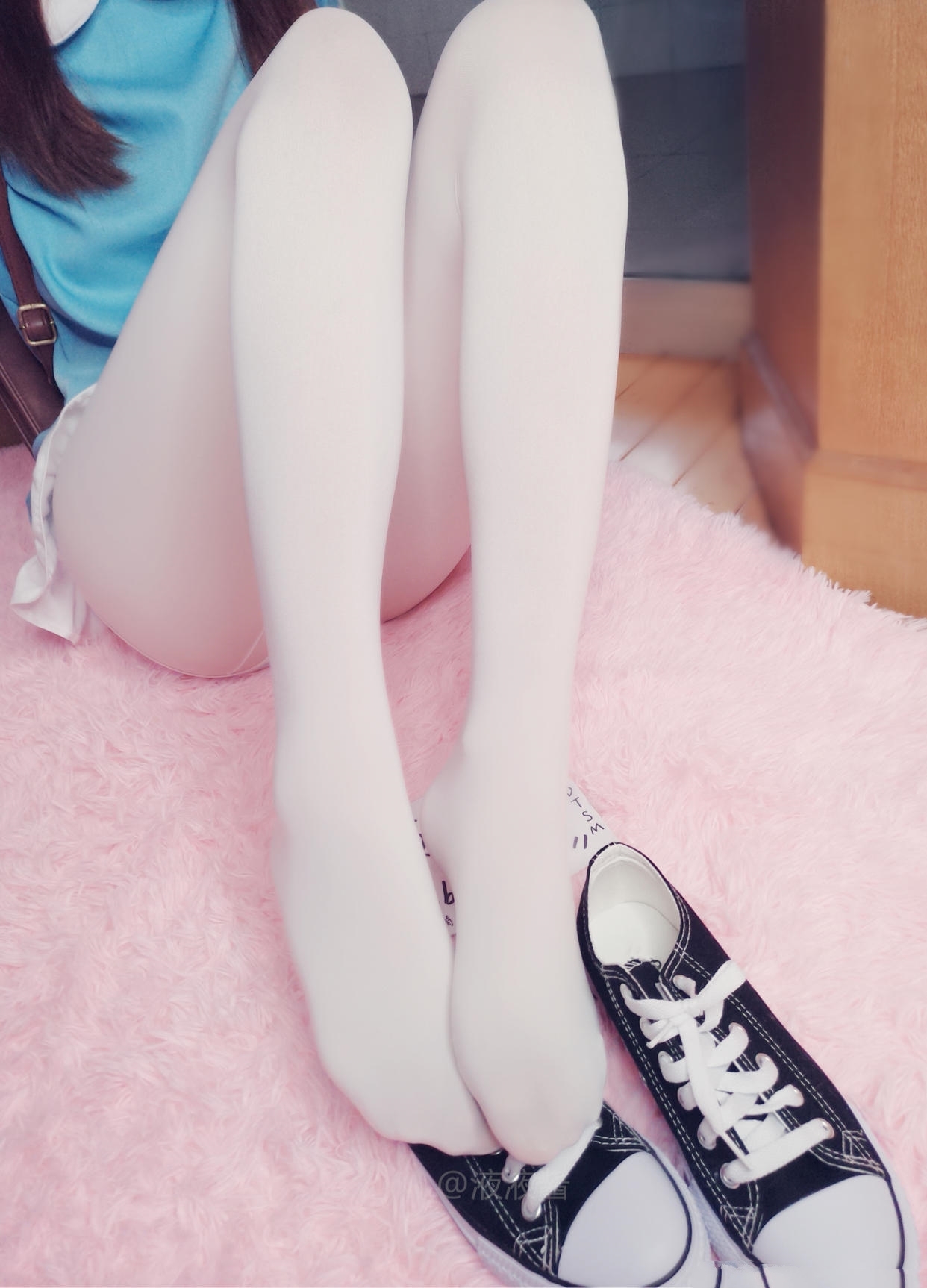 液液酱YeYe 白丝小学生