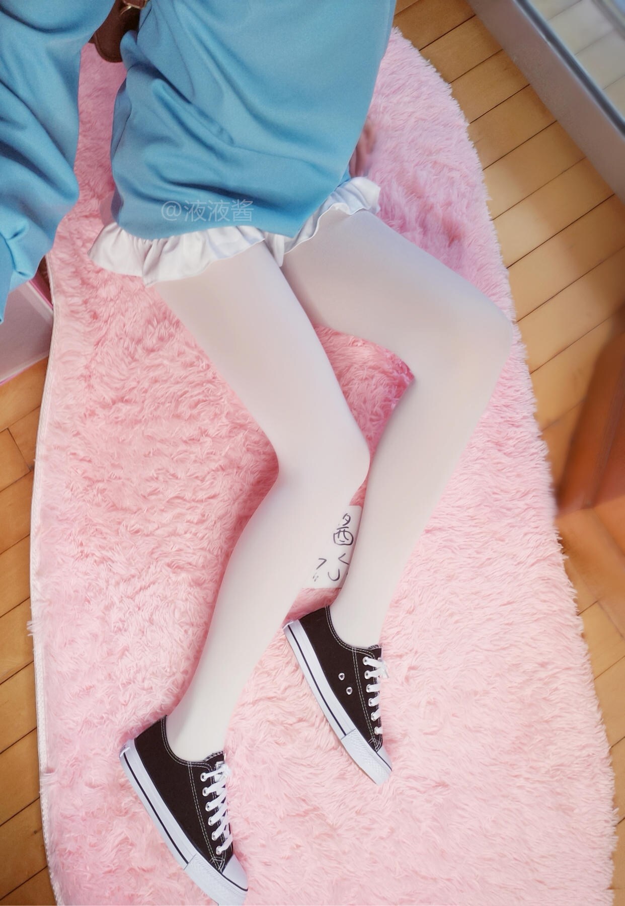 液液酱YeYe 白丝小学生