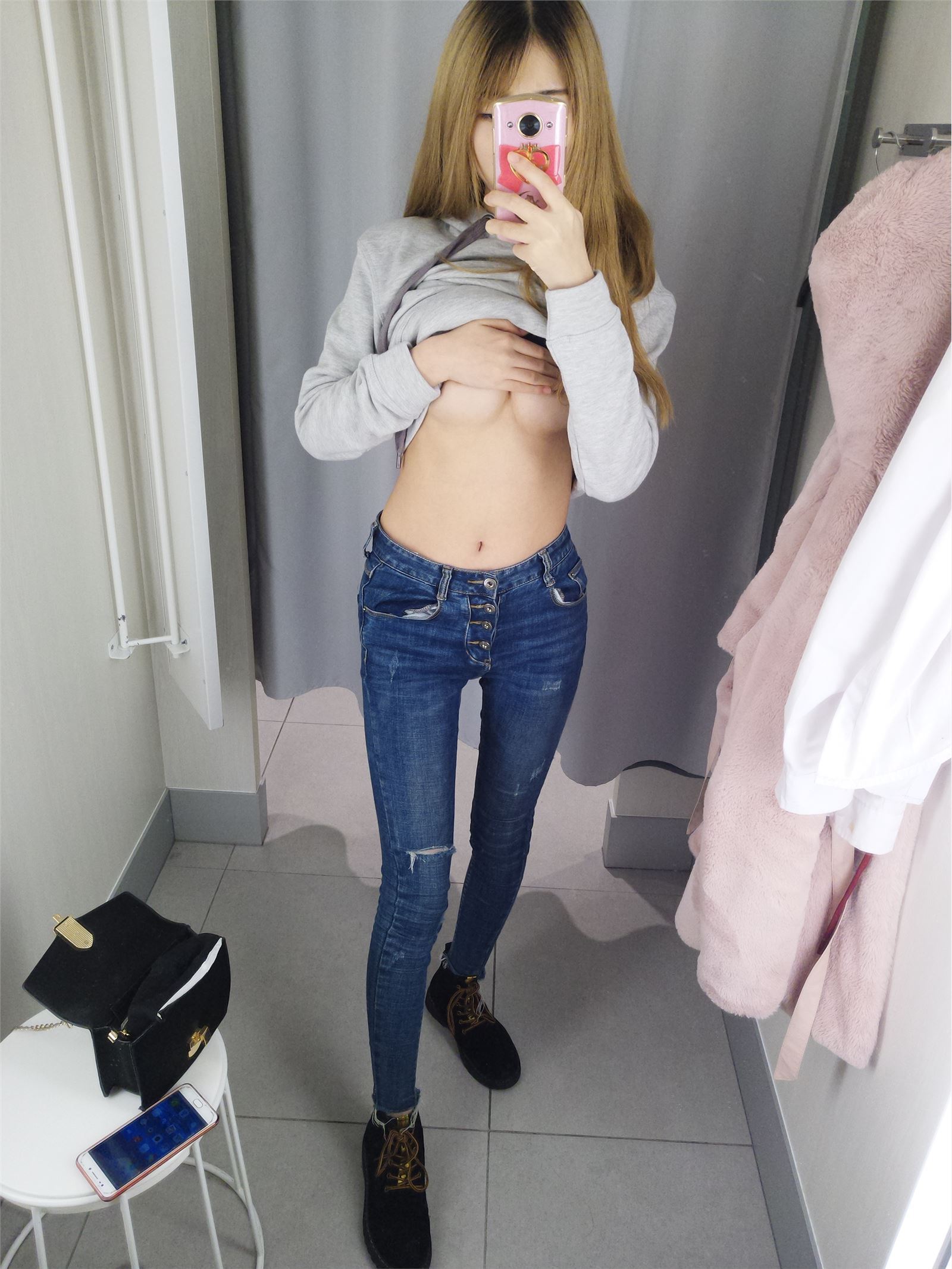 鱼丸要吃粗面-更衣室