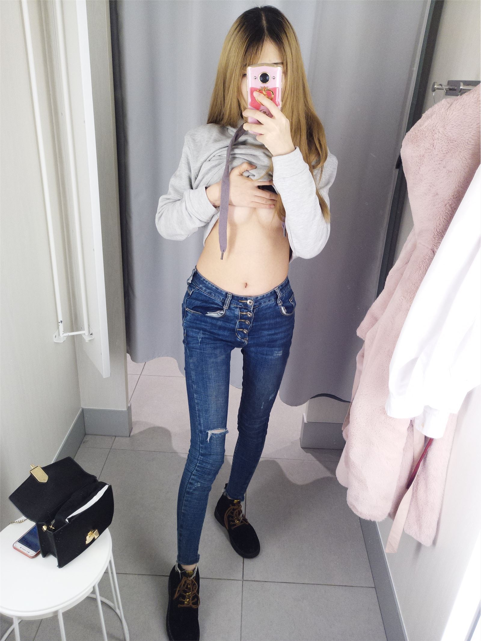 鱼丸要吃粗面-更衣室