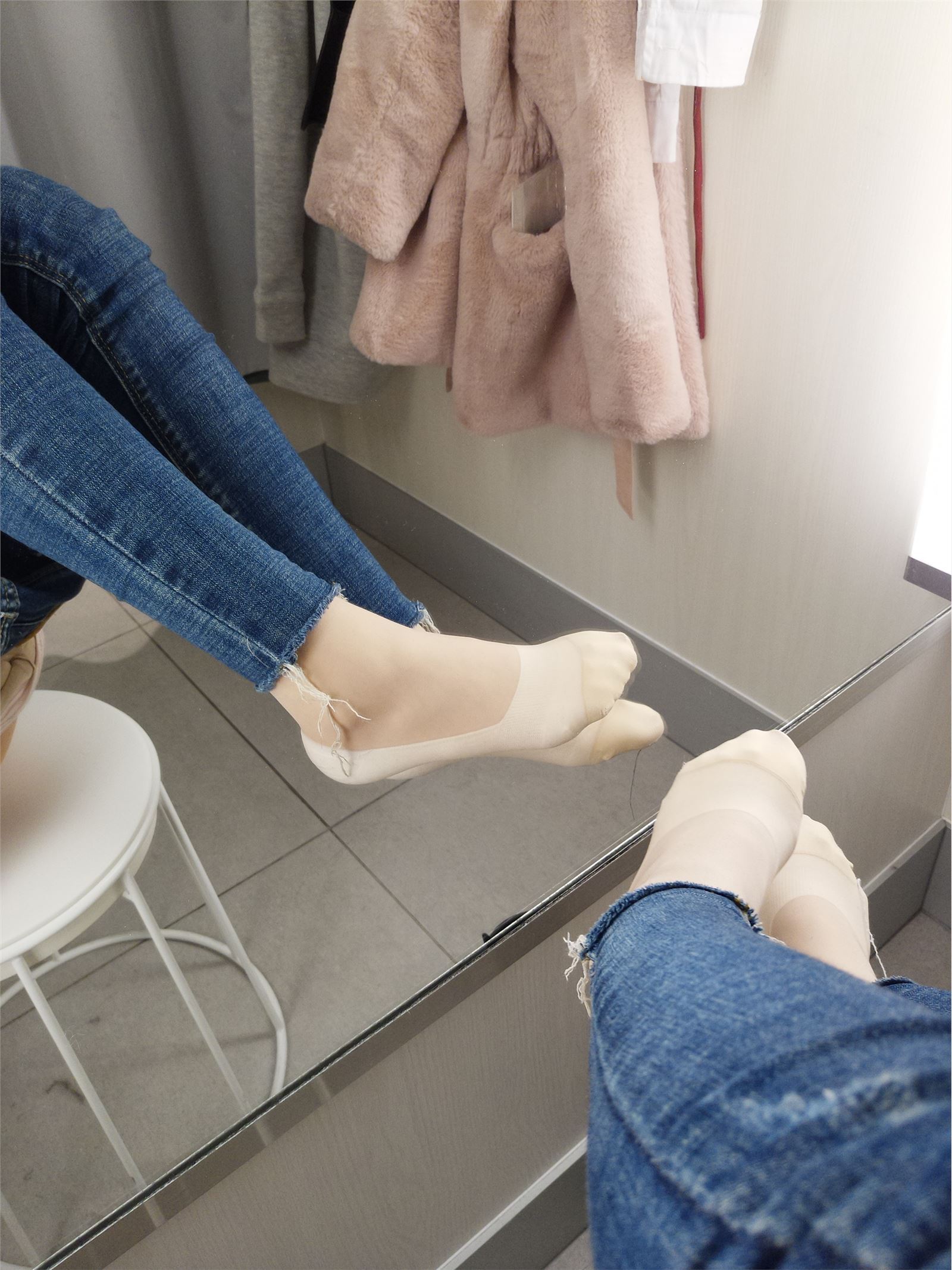 鱼丸要吃粗面-更衣室