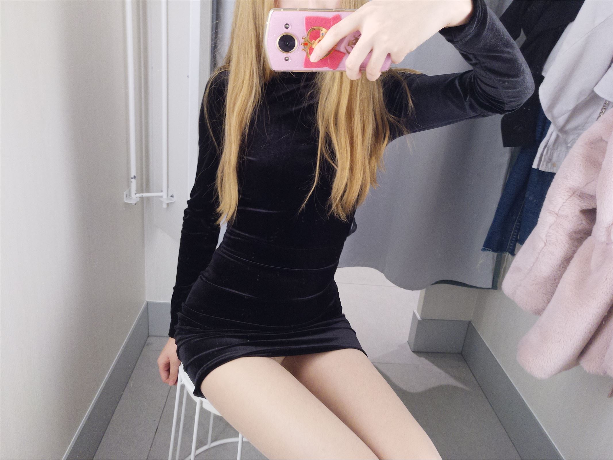 鱼丸要吃粗面-更衣室