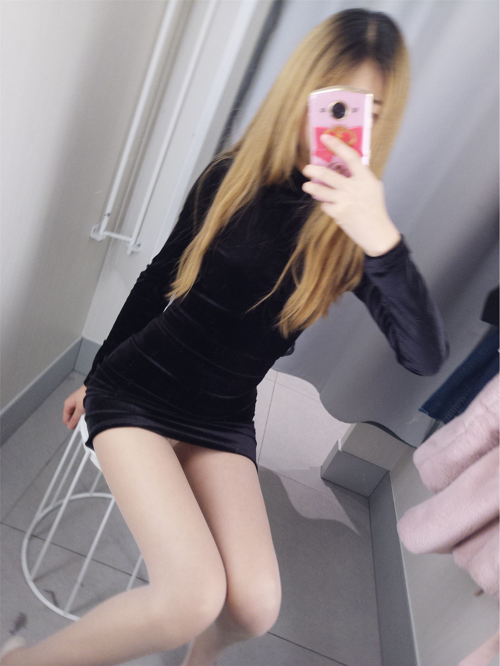 鱼丸要吃粗面-更衣室