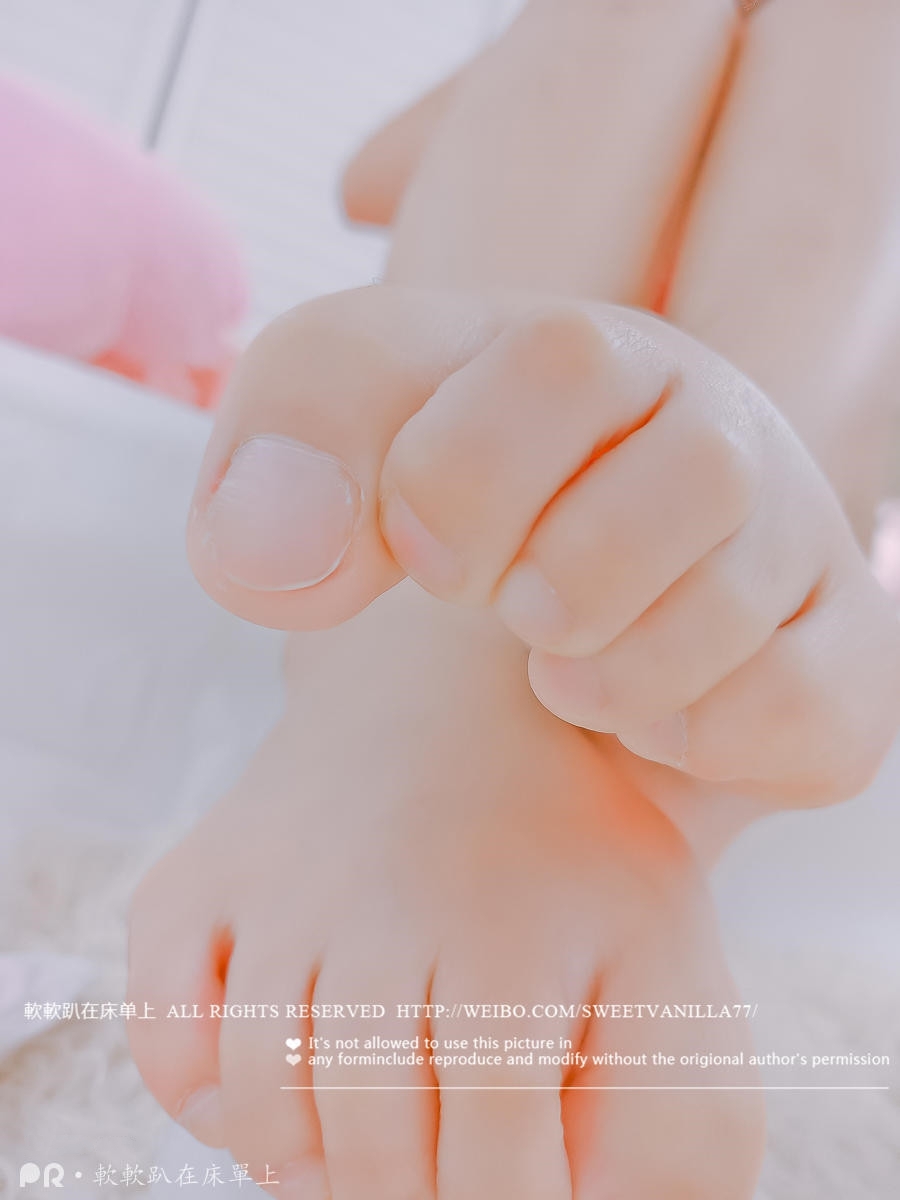 软软趴在床单上 - 语调合集888