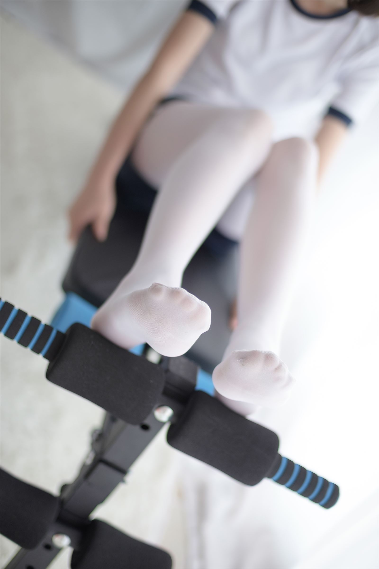 [森萝财团]萝莉丝足写真 R15-013 白丝运动少女