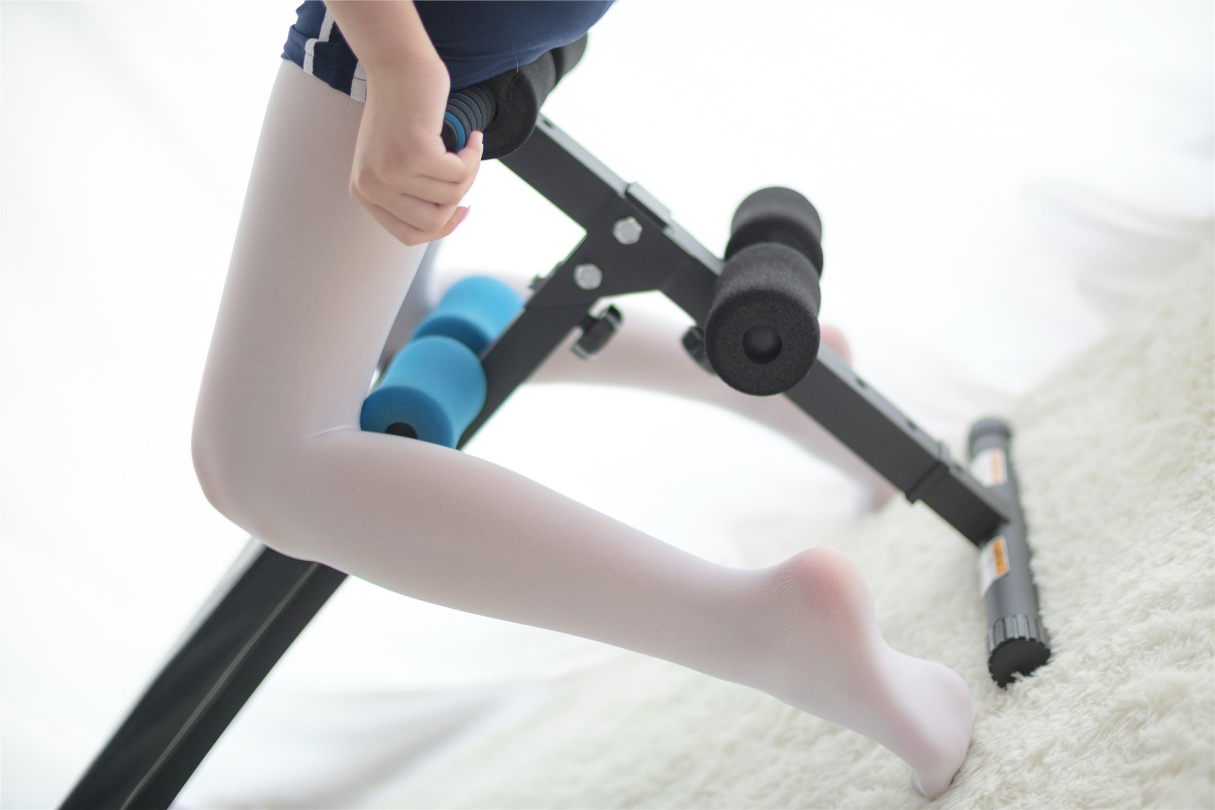 [森萝财团]萝莉丝足写真 R15-013 白丝运动少女