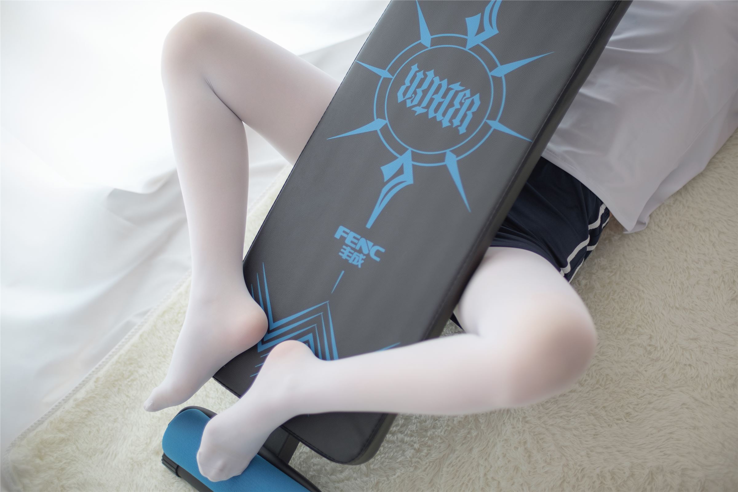 [森萝财团]萝莉丝足写真 R15-013 白丝运动少女