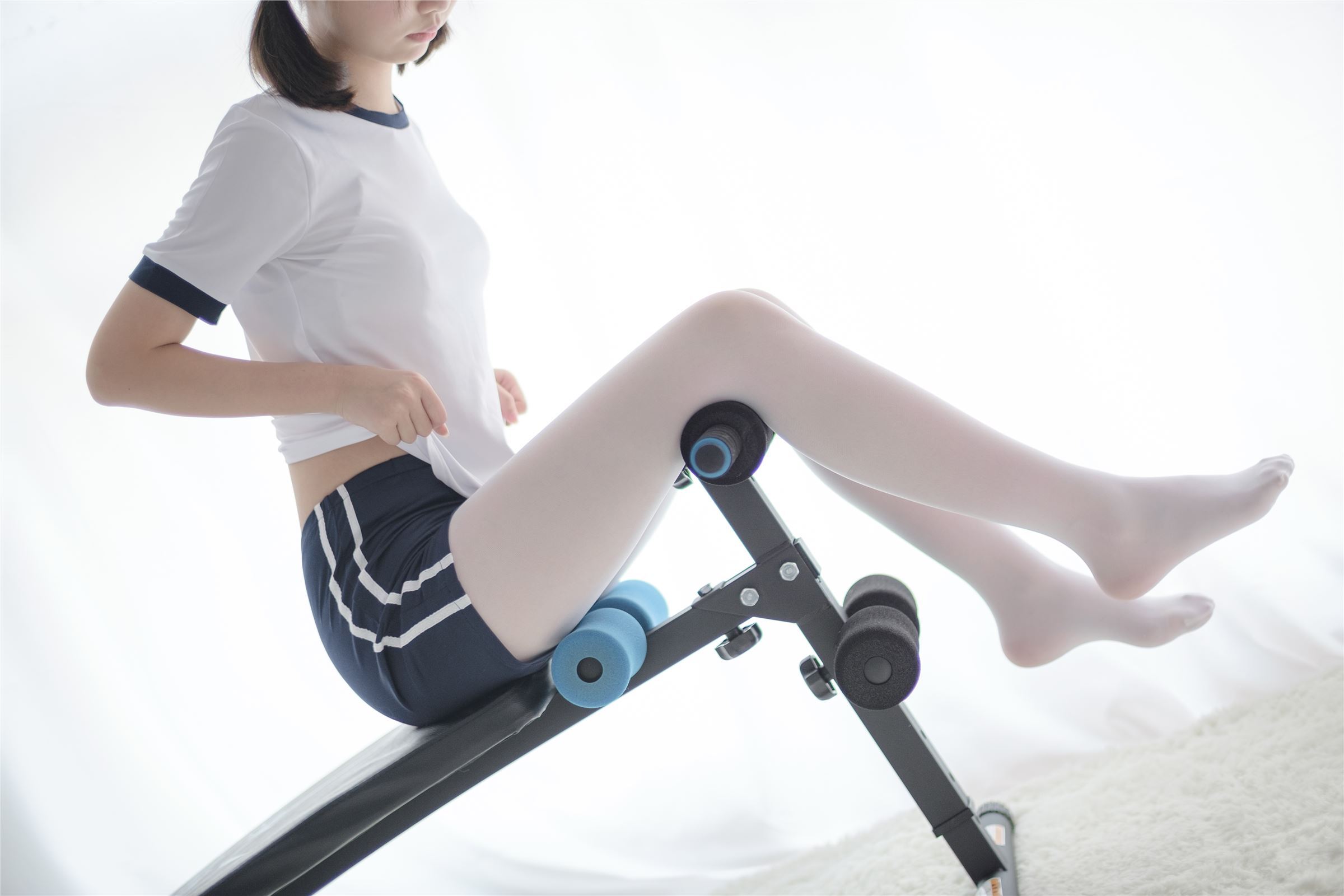 [森萝财团]萝莉丝足写真 R15-013 白丝运动少女