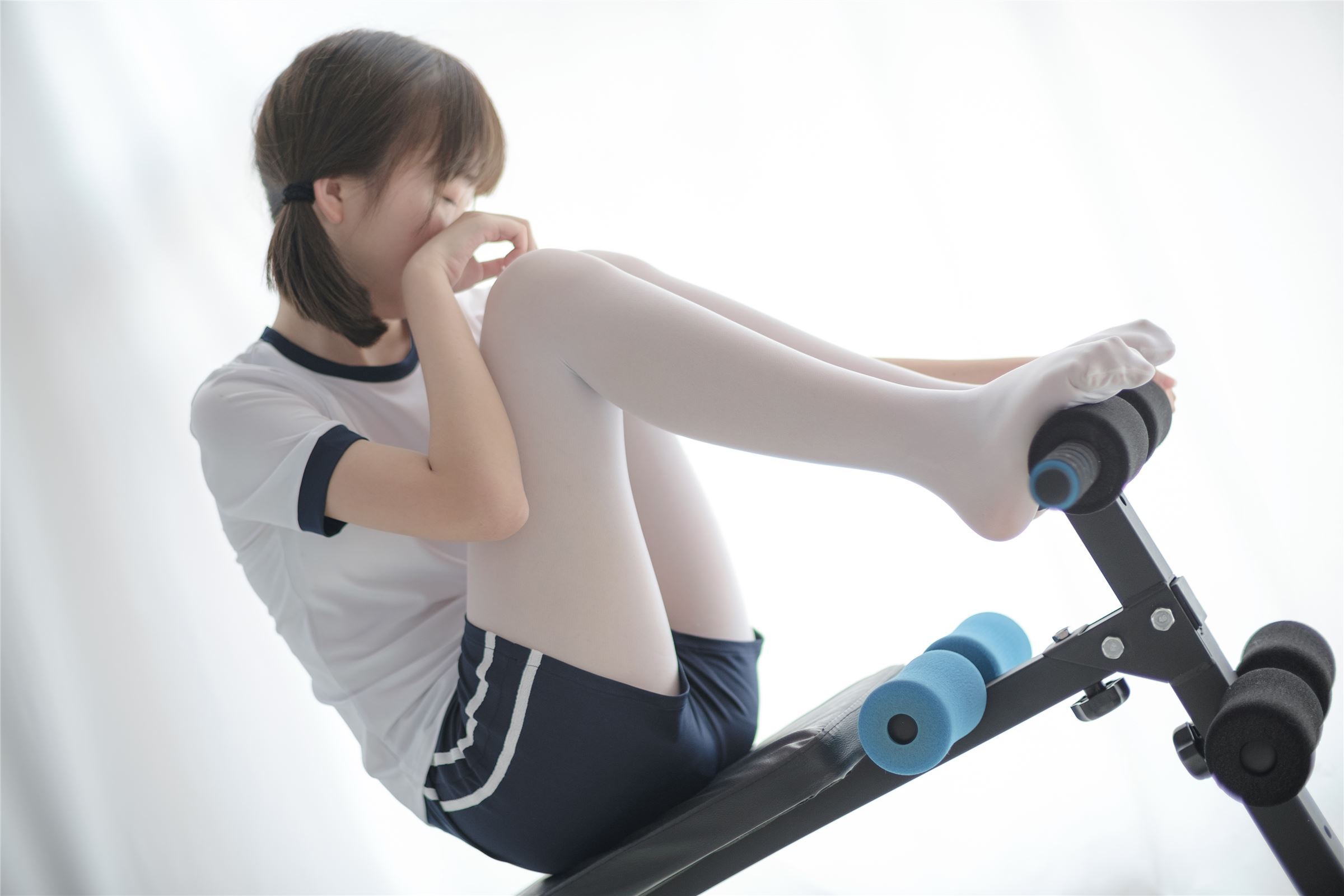 [森萝财团]萝莉丝足写真 R15-013 白丝运动少女