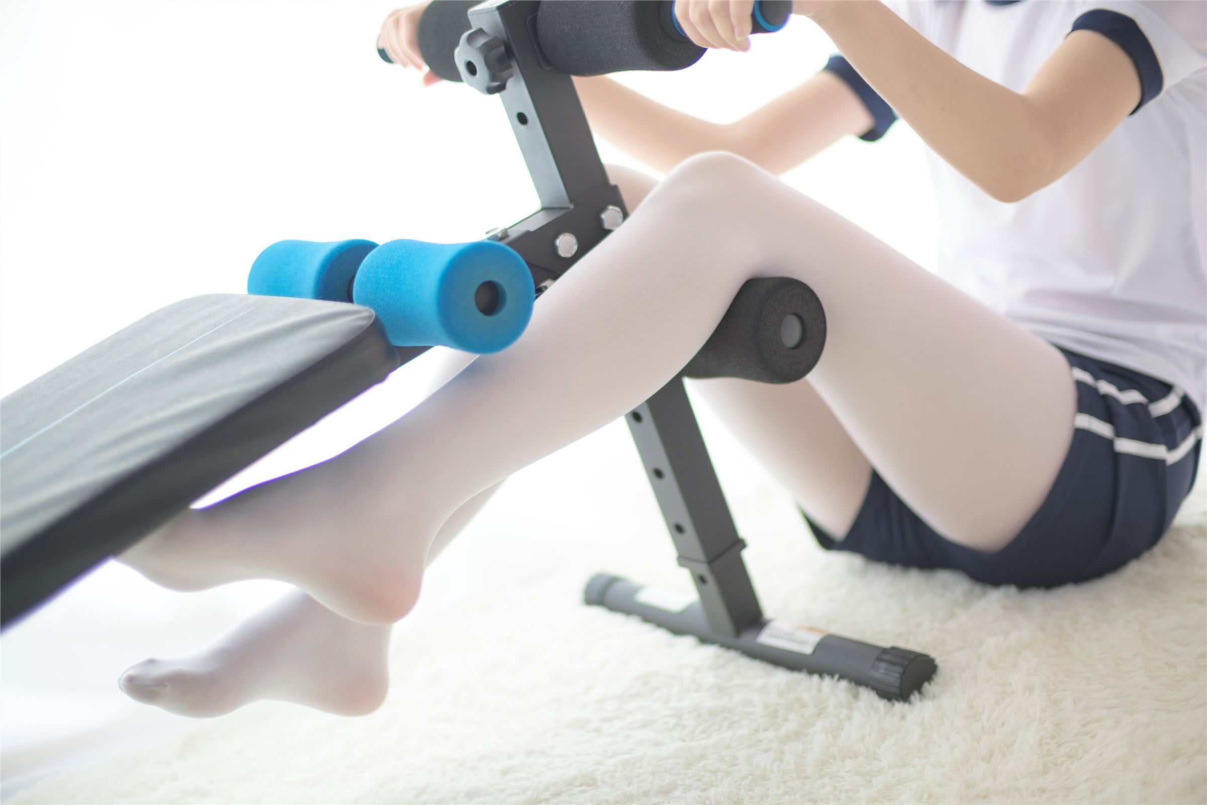 [森萝财团]萝莉丝足写真 R15-013 白丝运动少女