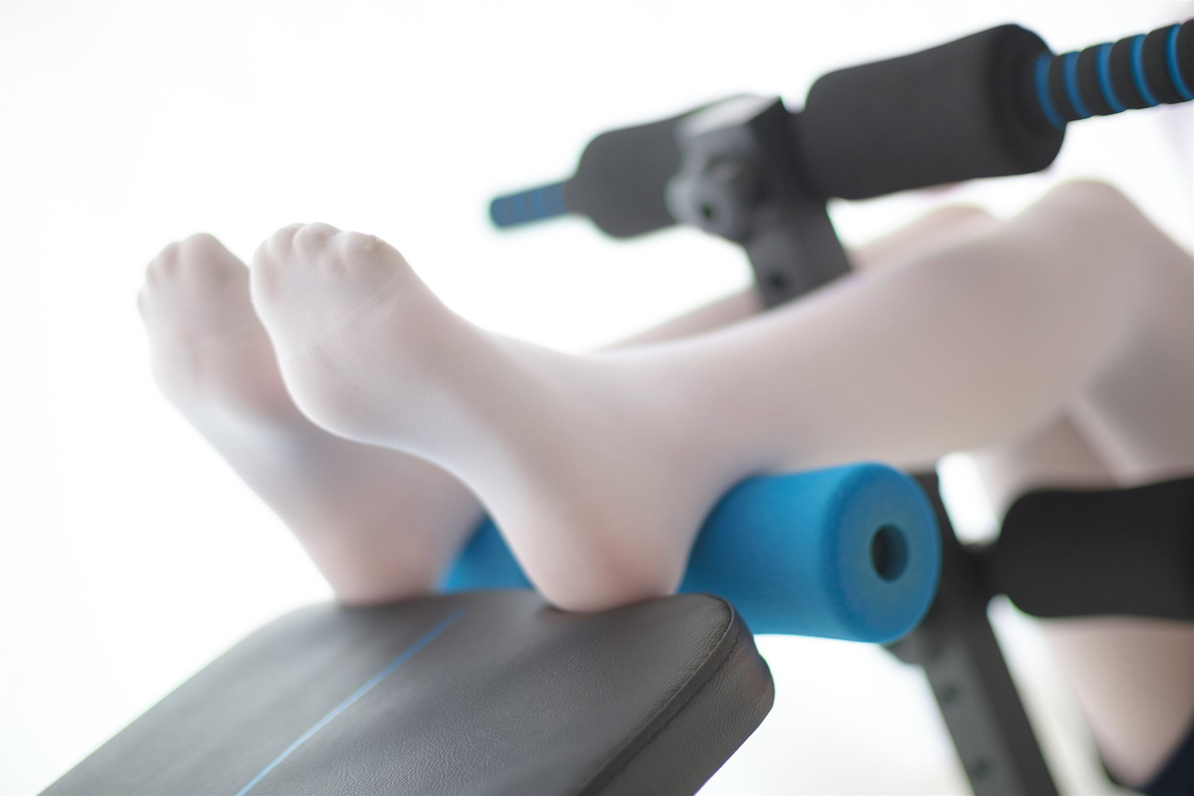 [森萝财团]萝莉丝足写真 R15-013 白丝运动少女