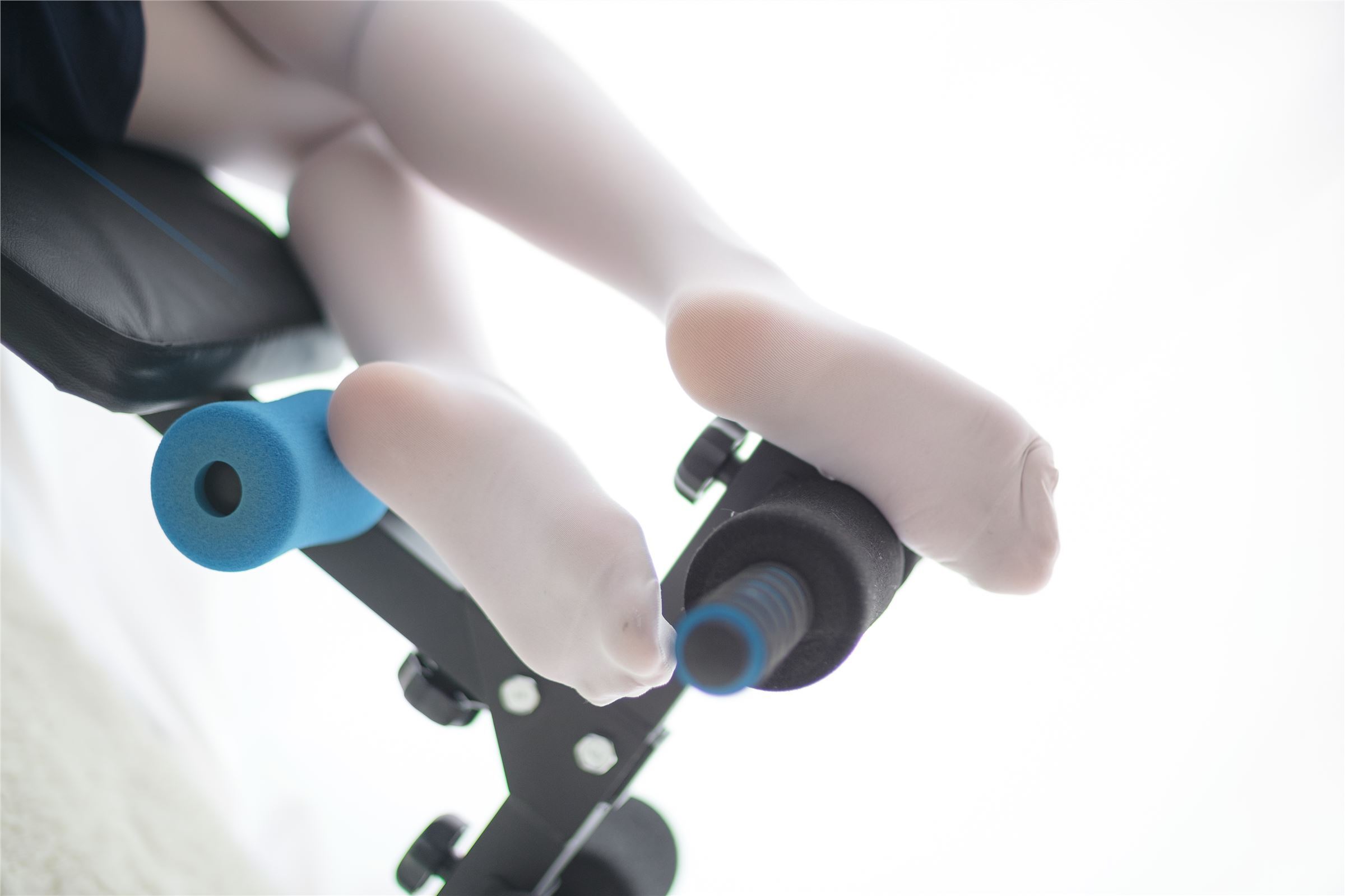 [森萝财团]萝莉丝足写真 R15-013 白丝运动少女