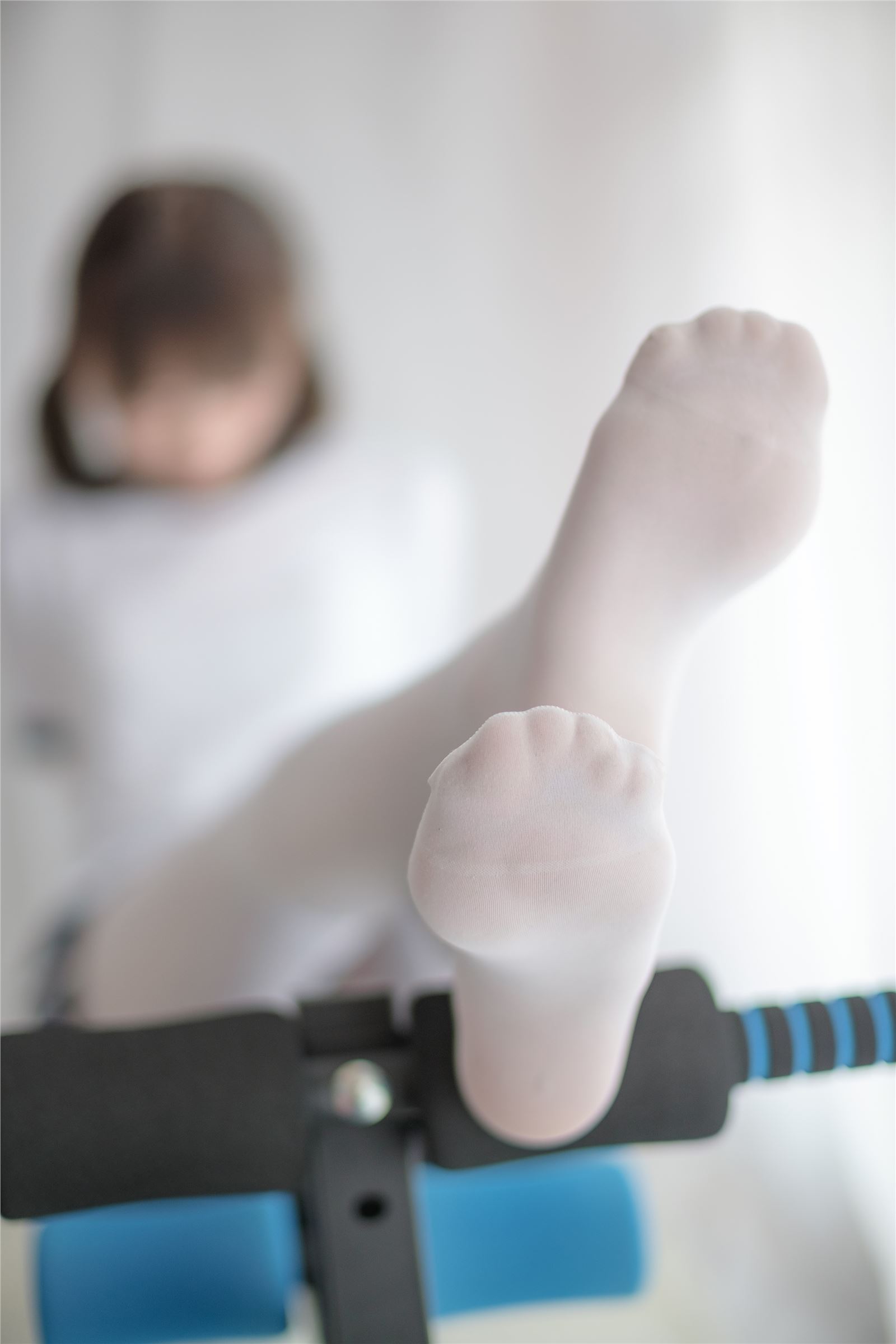 [森萝财团]萝莉丝足写真 R15-013 白丝运动少女