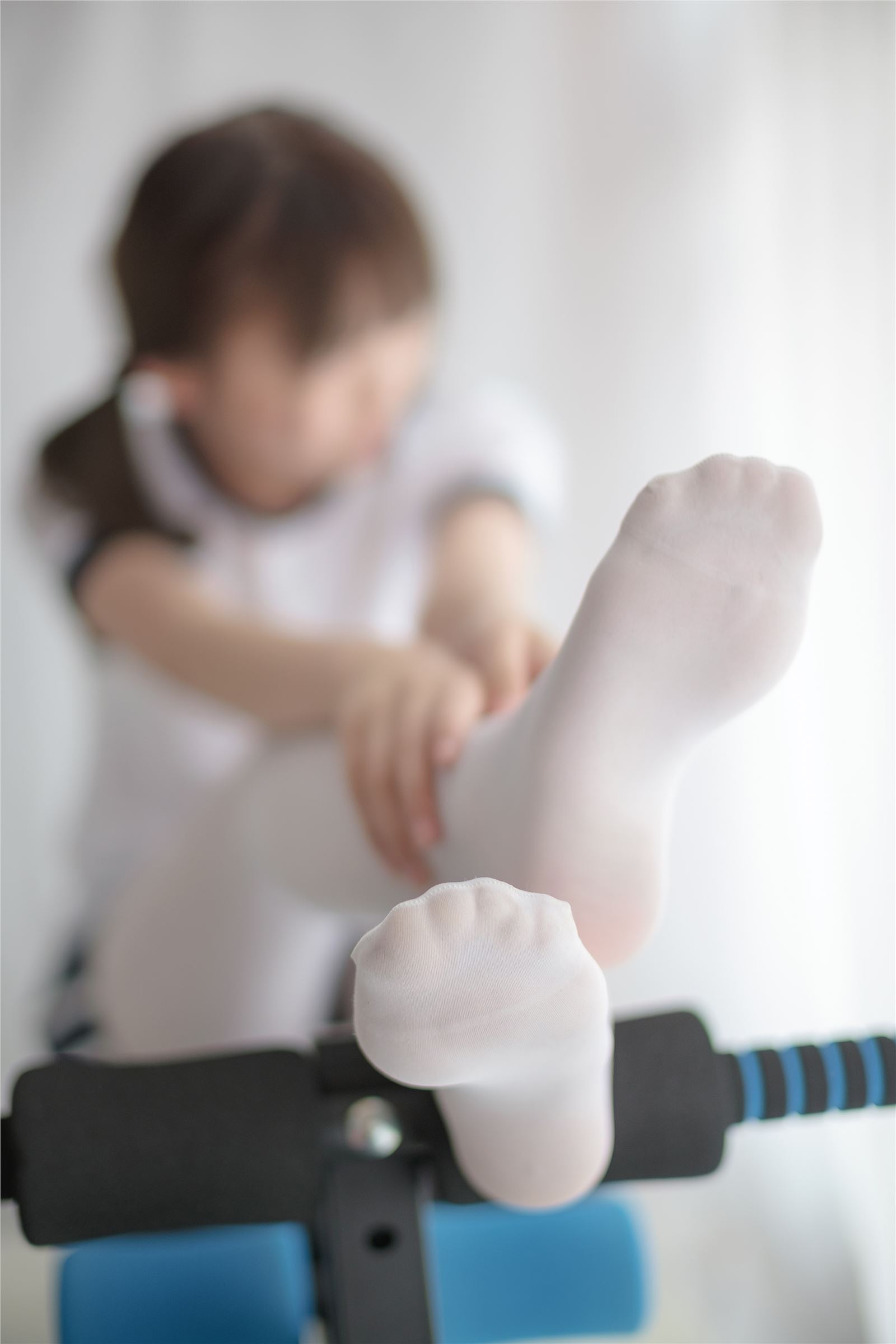 [森萝财团]萝莉丝足写真 R15-013 白丝运动少女