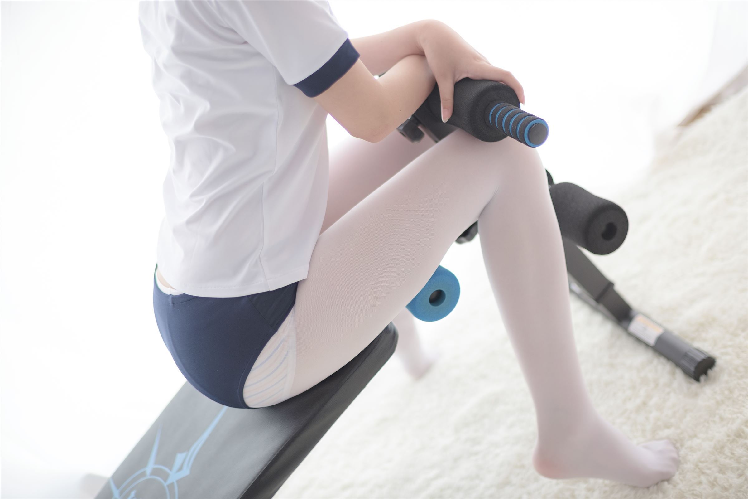 [森萝财团]萝莉丝足写真 R15-013 白丝运动少女