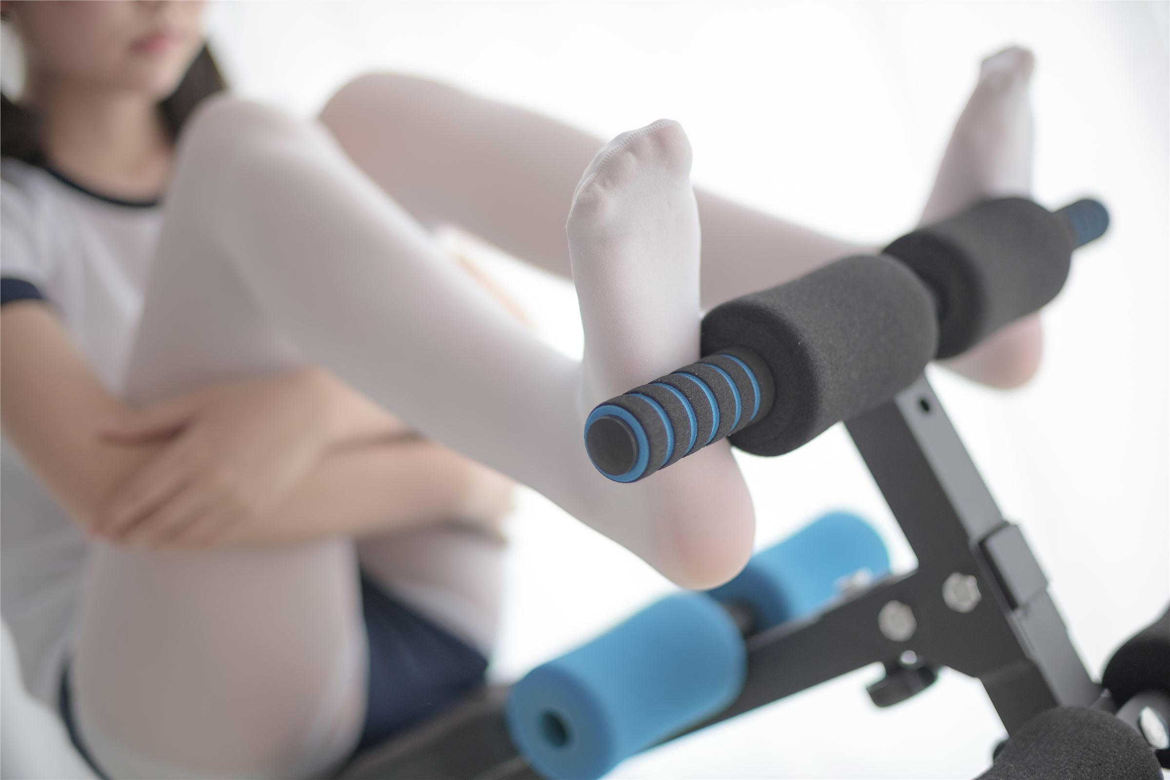 [森萝财团]萝莉丝足写真 R15-013 白丝运动少女