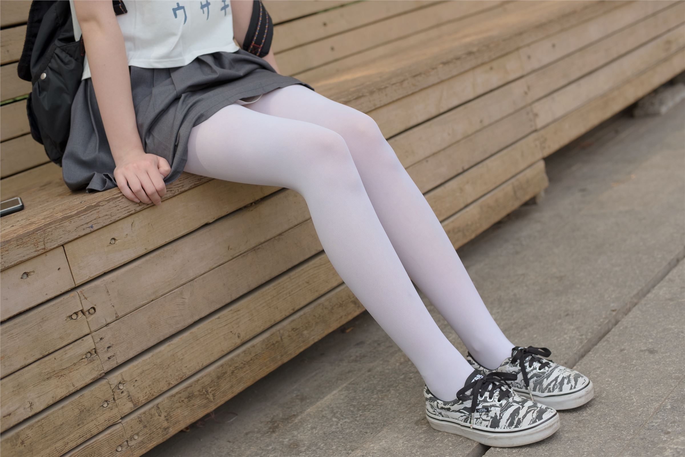 [森萝财团]萝莉丝足写真 R15-014 白丝妹妹游园