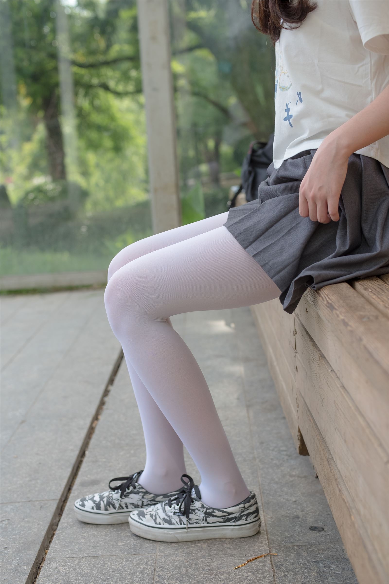 [森萝财团]萝莉丝足写真 R15-014 白丝妹妹游园