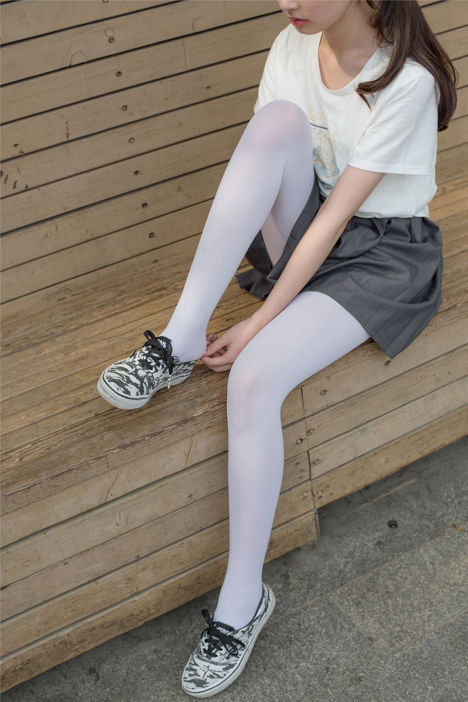 [森萝财团]萝莉丝足写真 R15-014 白丝妹妹游园