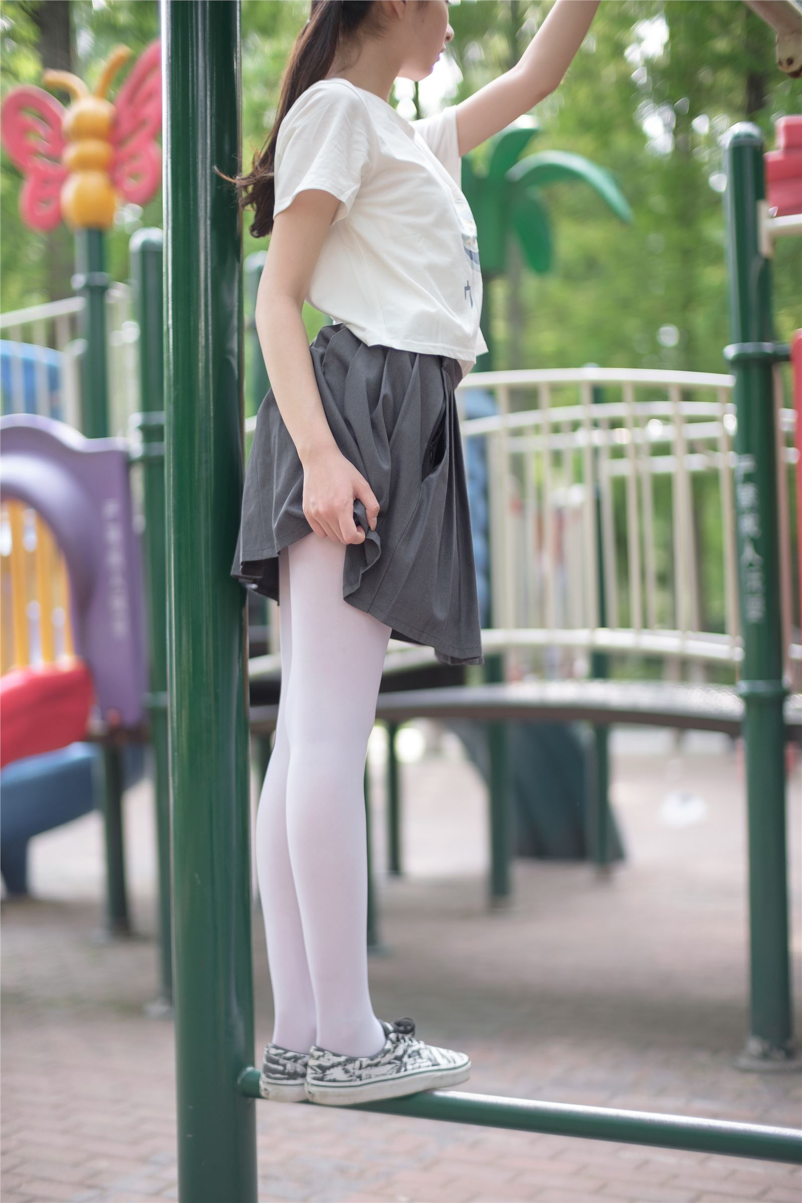 [森萝财团]萝莉丝足写真 R15-014 白丝妹妹游园