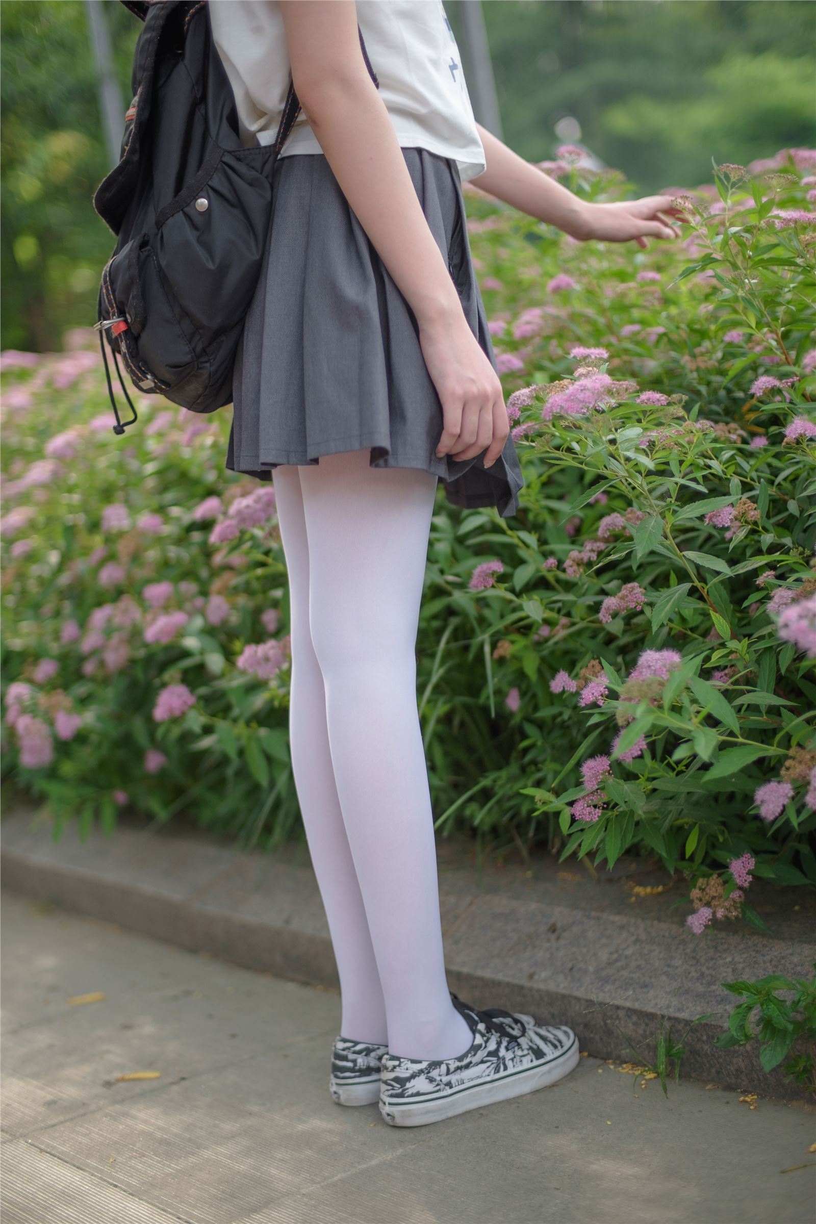 [森萝财团]萝莉丝足写真 R15-014 白丝妹妹游园