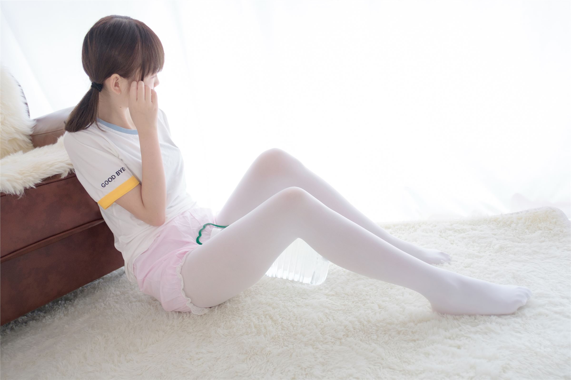 [森萝财团]萝莉丝足写真 R15-015 白丝萝莉玩桶装水