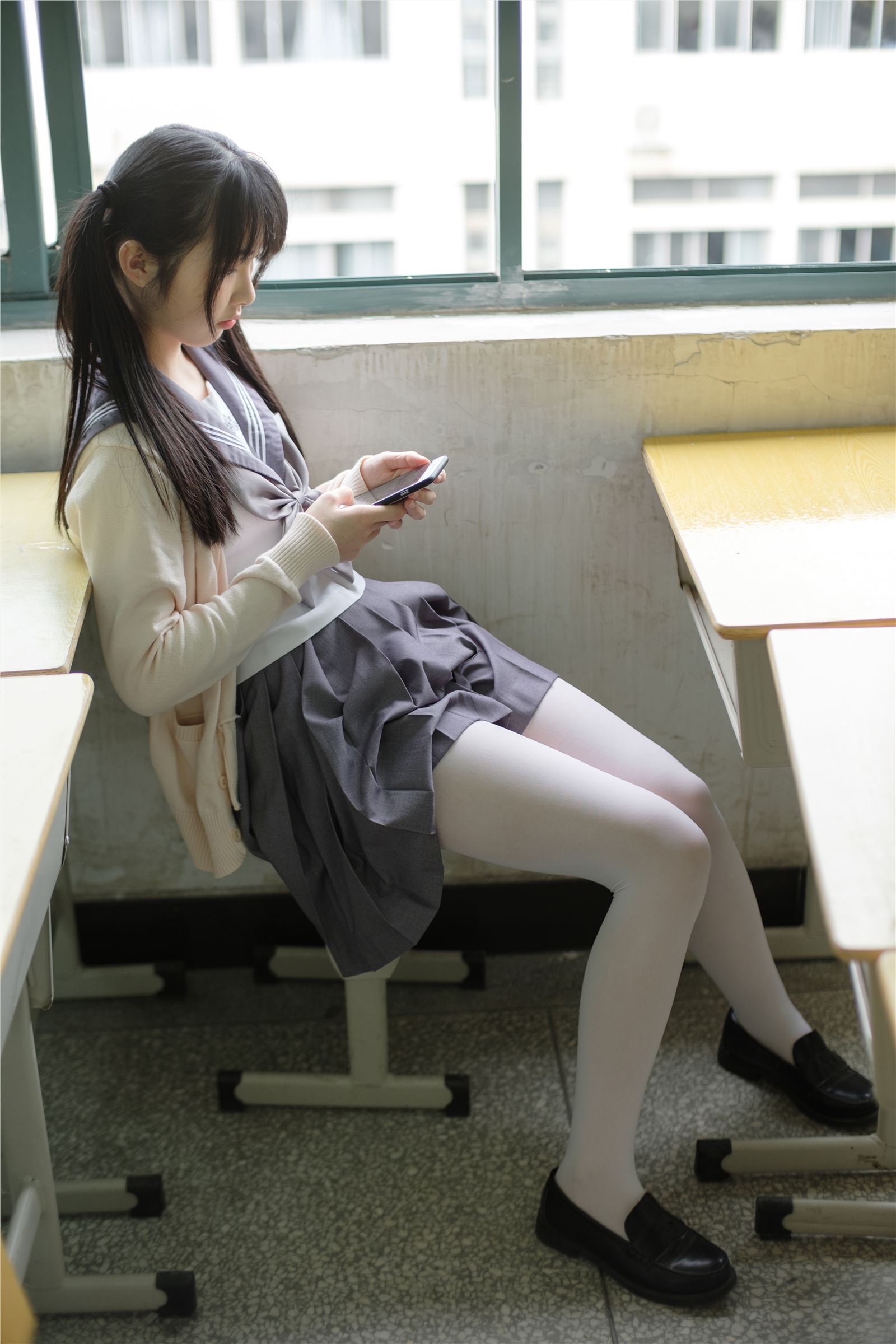 [森萝财团]萝莉丝足写真 X-017