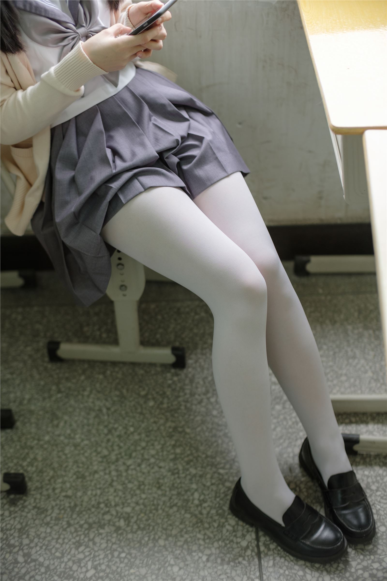 [森萝财团]萝莉丝足写真 X-017