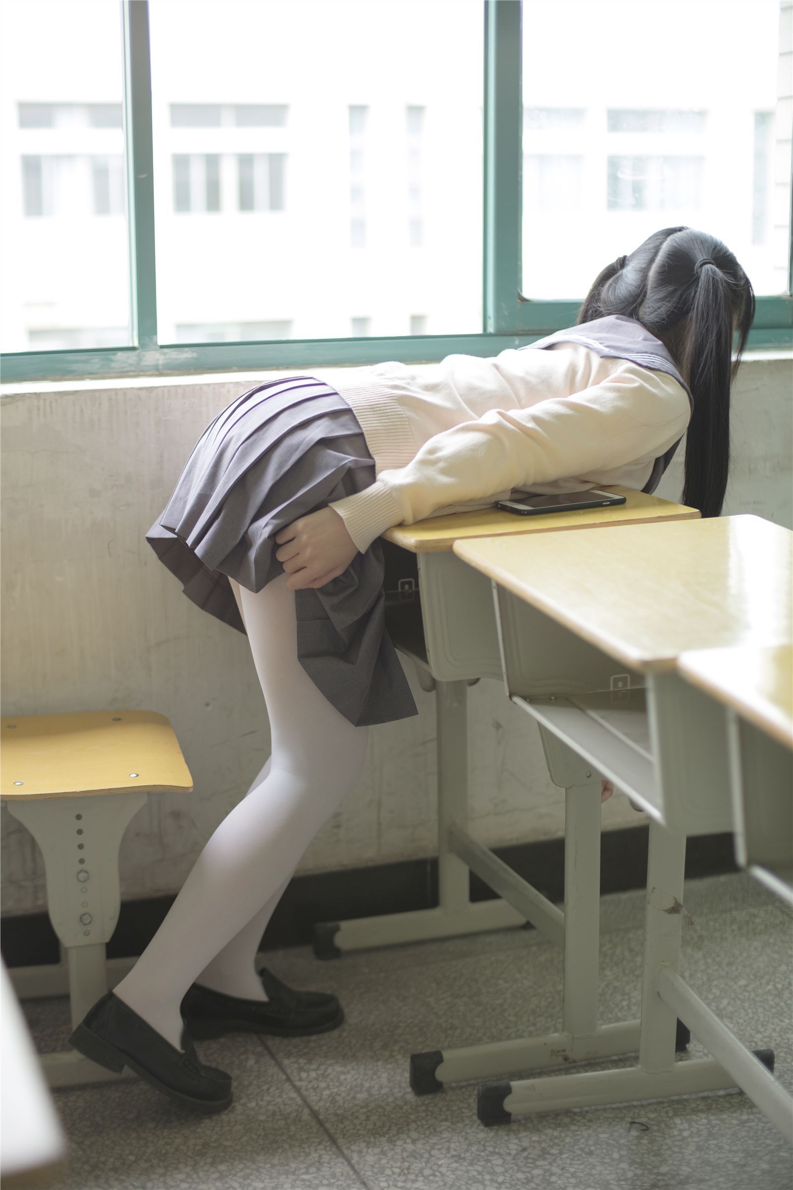 [森萝财团]萝莉丝足写真 X-017