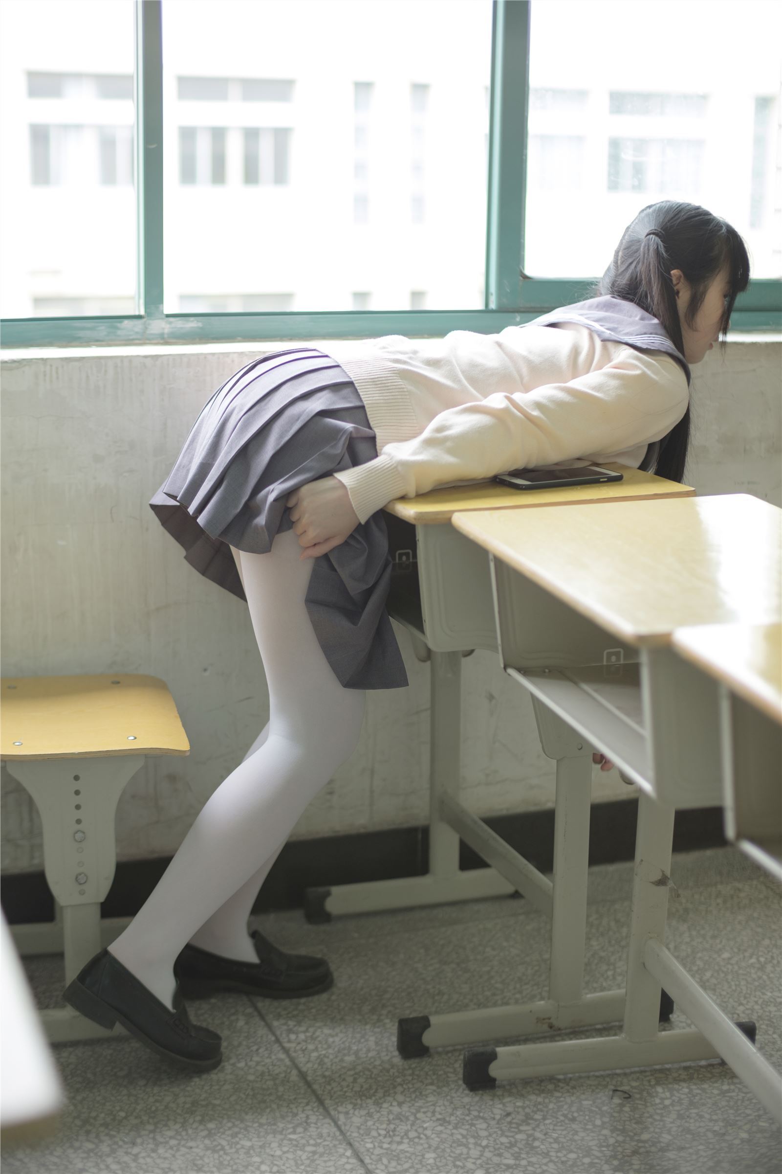 [森萝财团]萝莉丝足写真 X-017