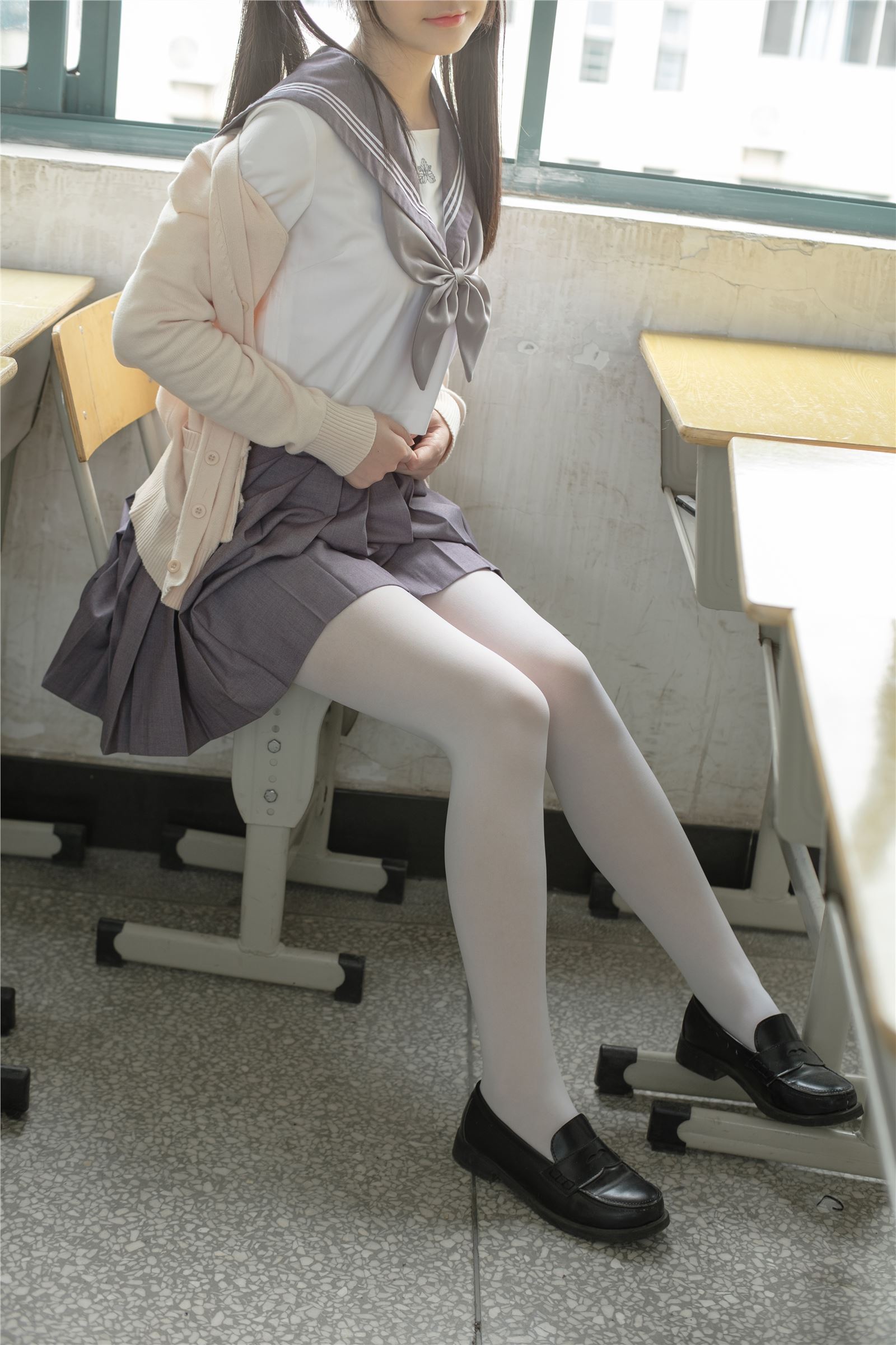 [森萝财团]萝莉丝足写真 X-017