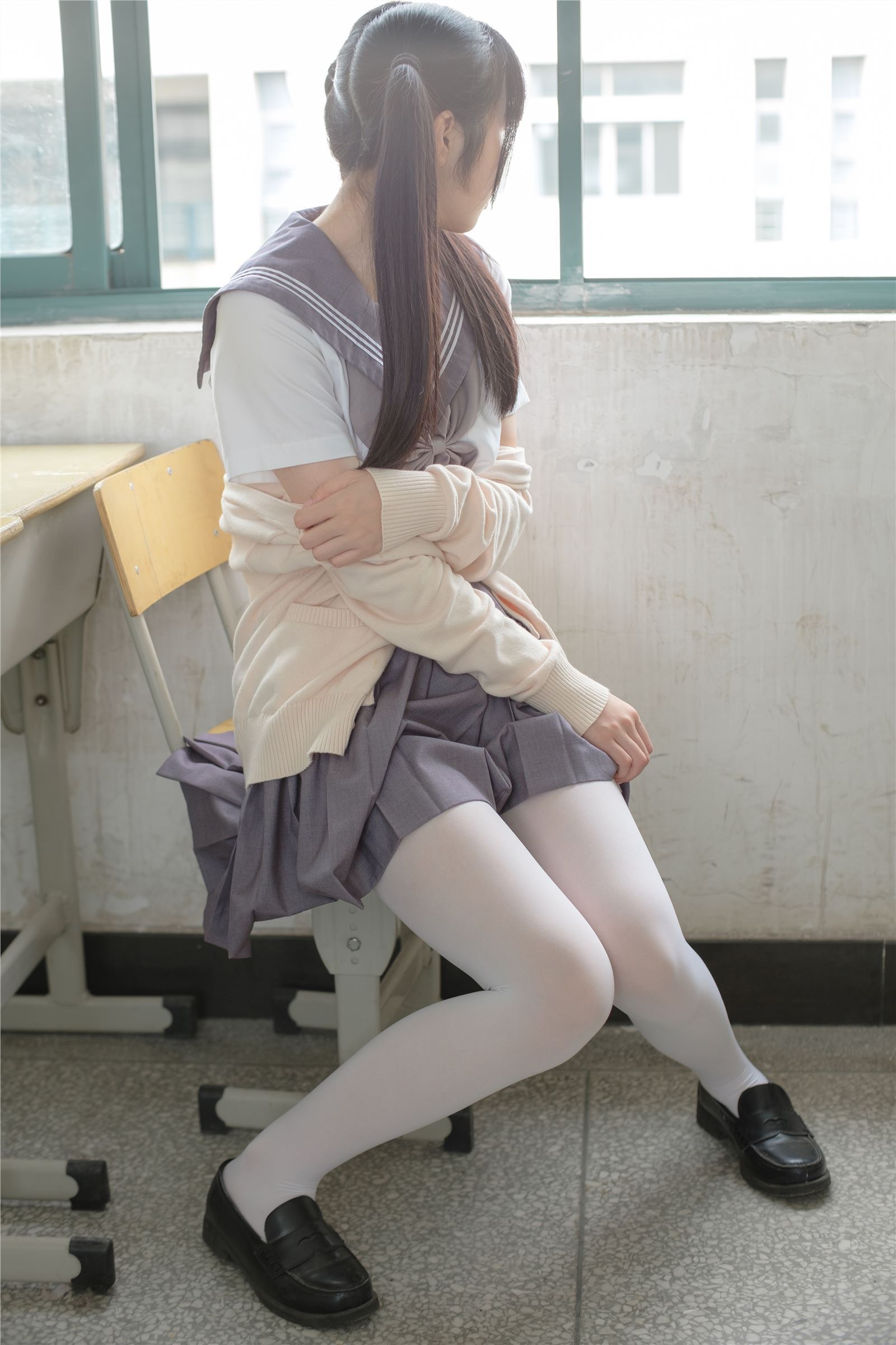 [森萝财团]萝莉丝足写真 X-017