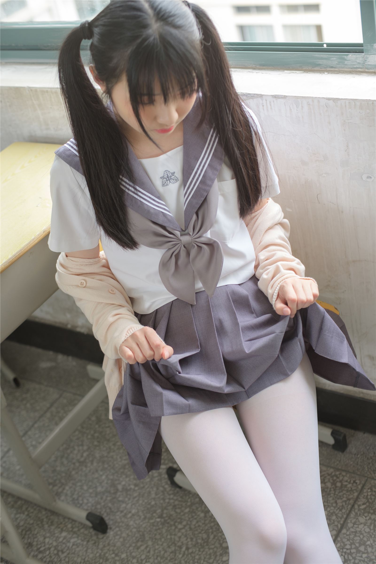 [森萝财团]萝莉丝足写真 X-017