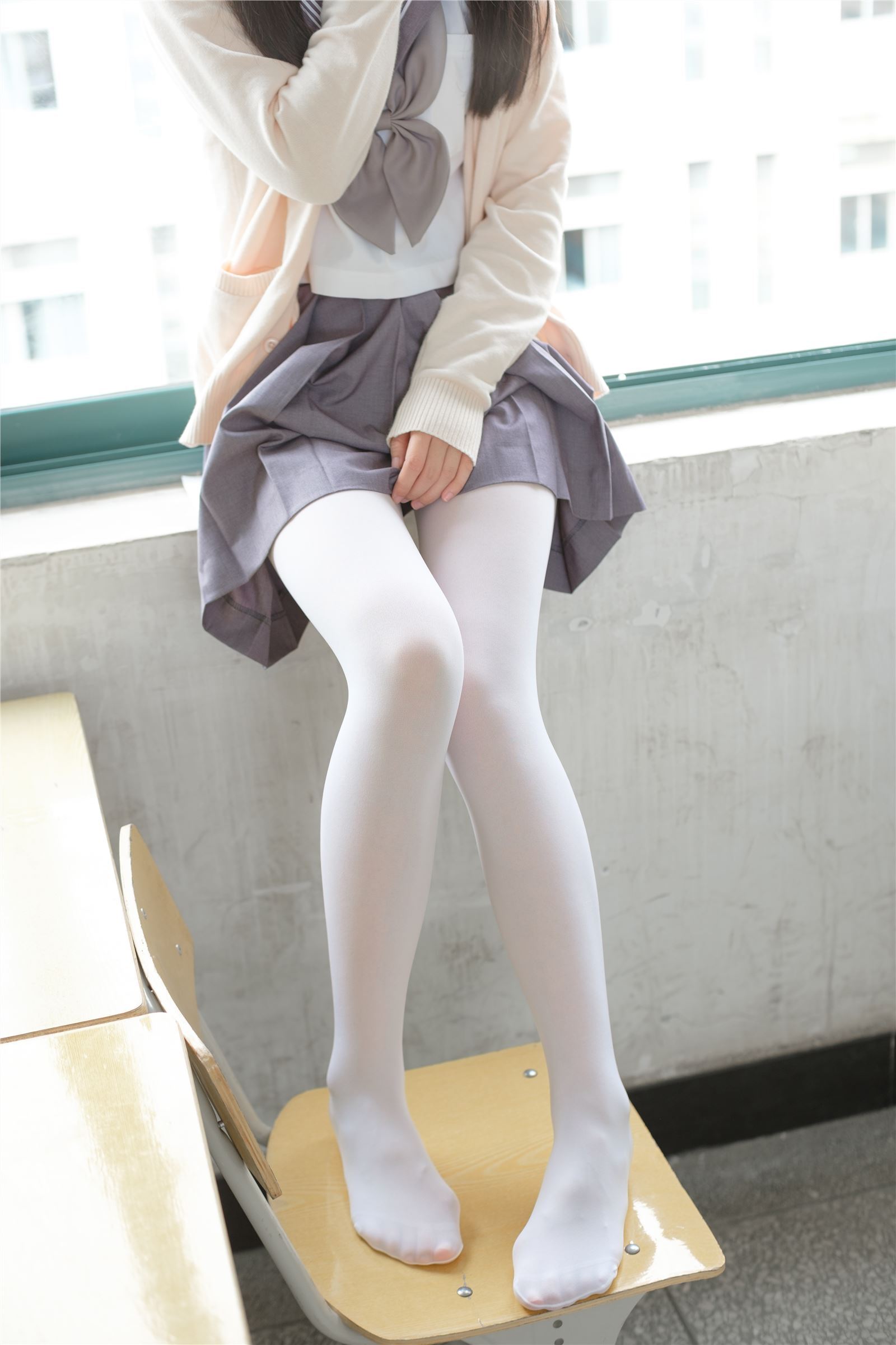 [森萝财团]萝莉丝足写真 X-017