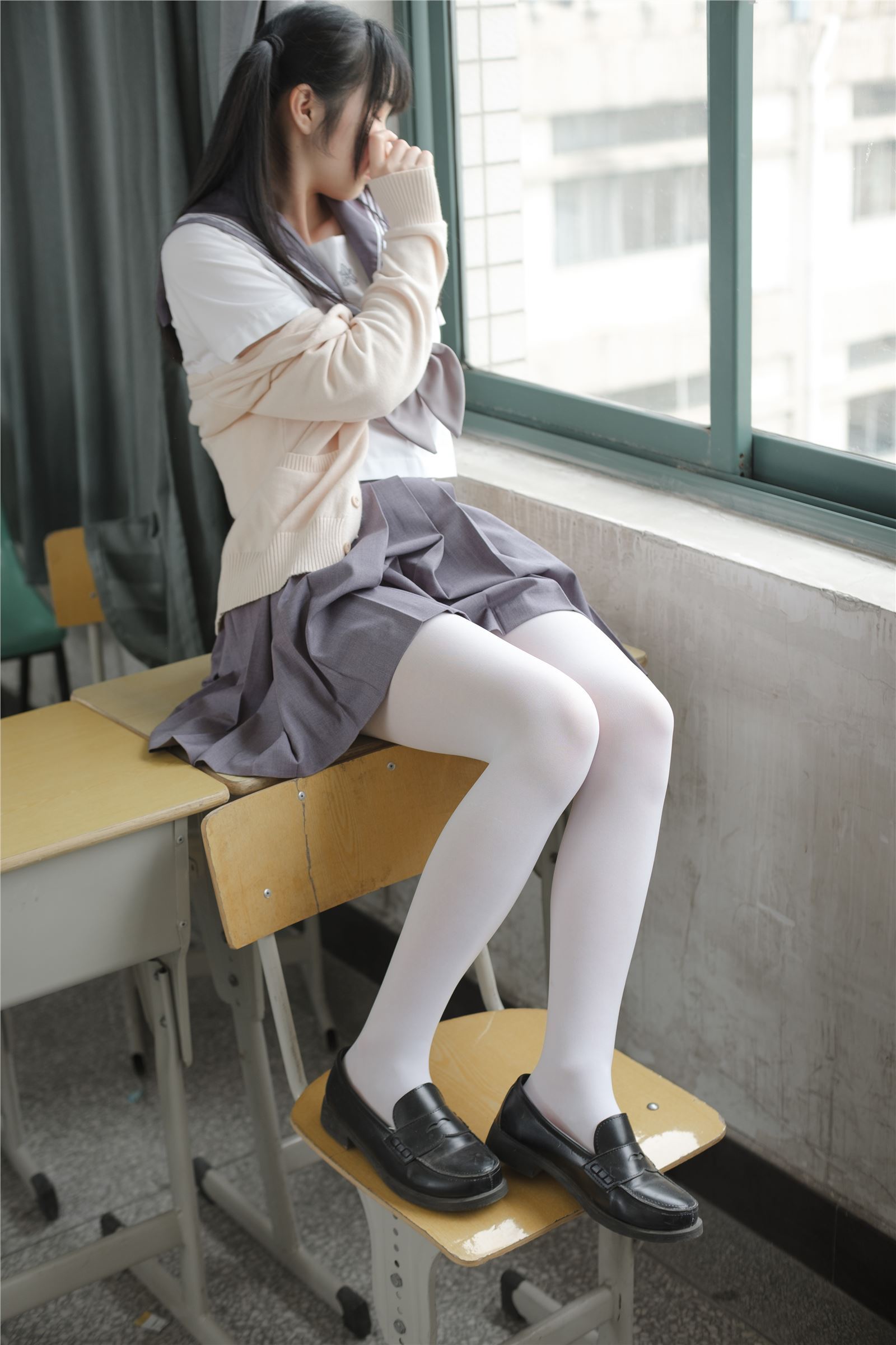 [森萝财团]萝莉丝足写真 X-017