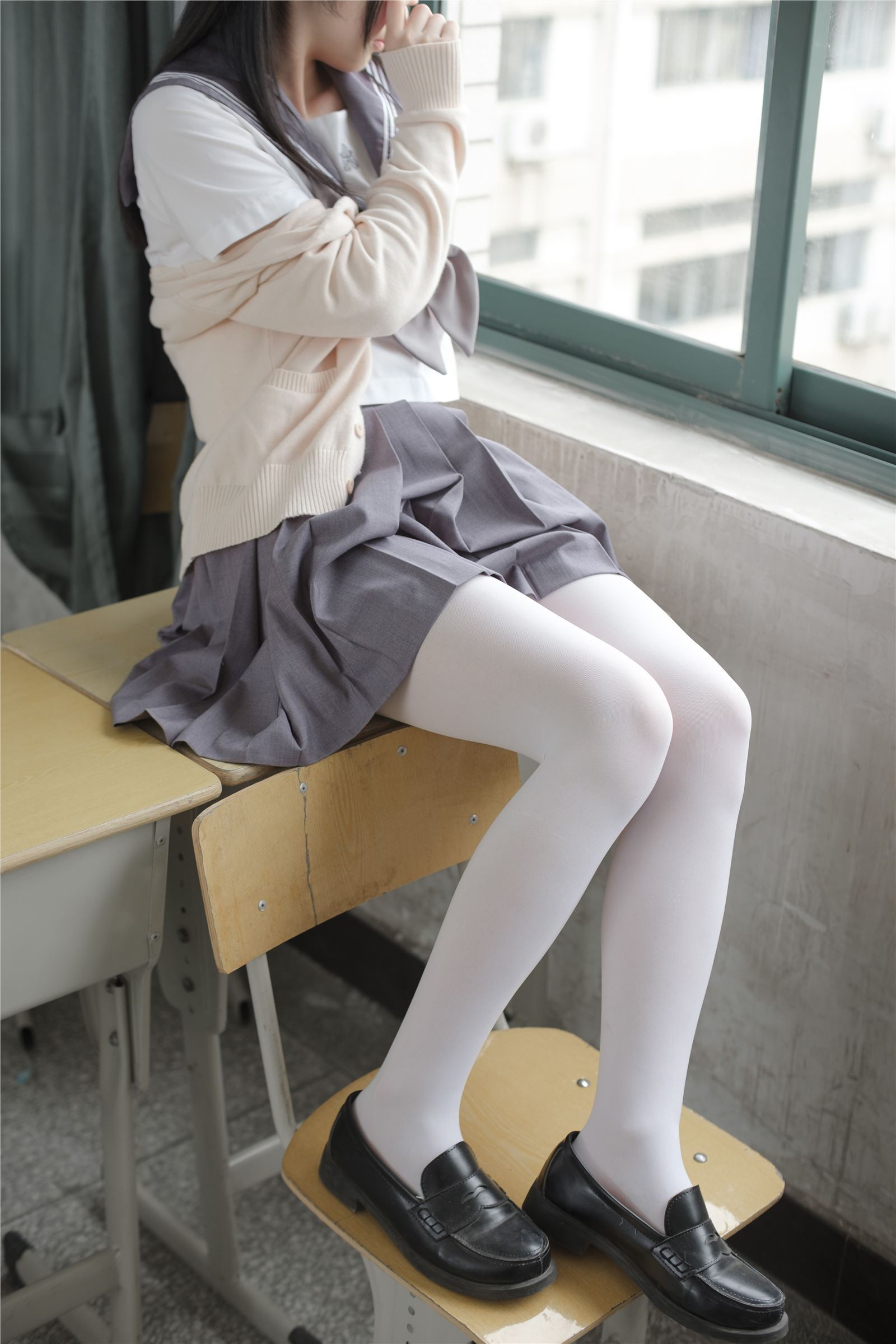 [森萝财团]萝莉丝足写真 X-017