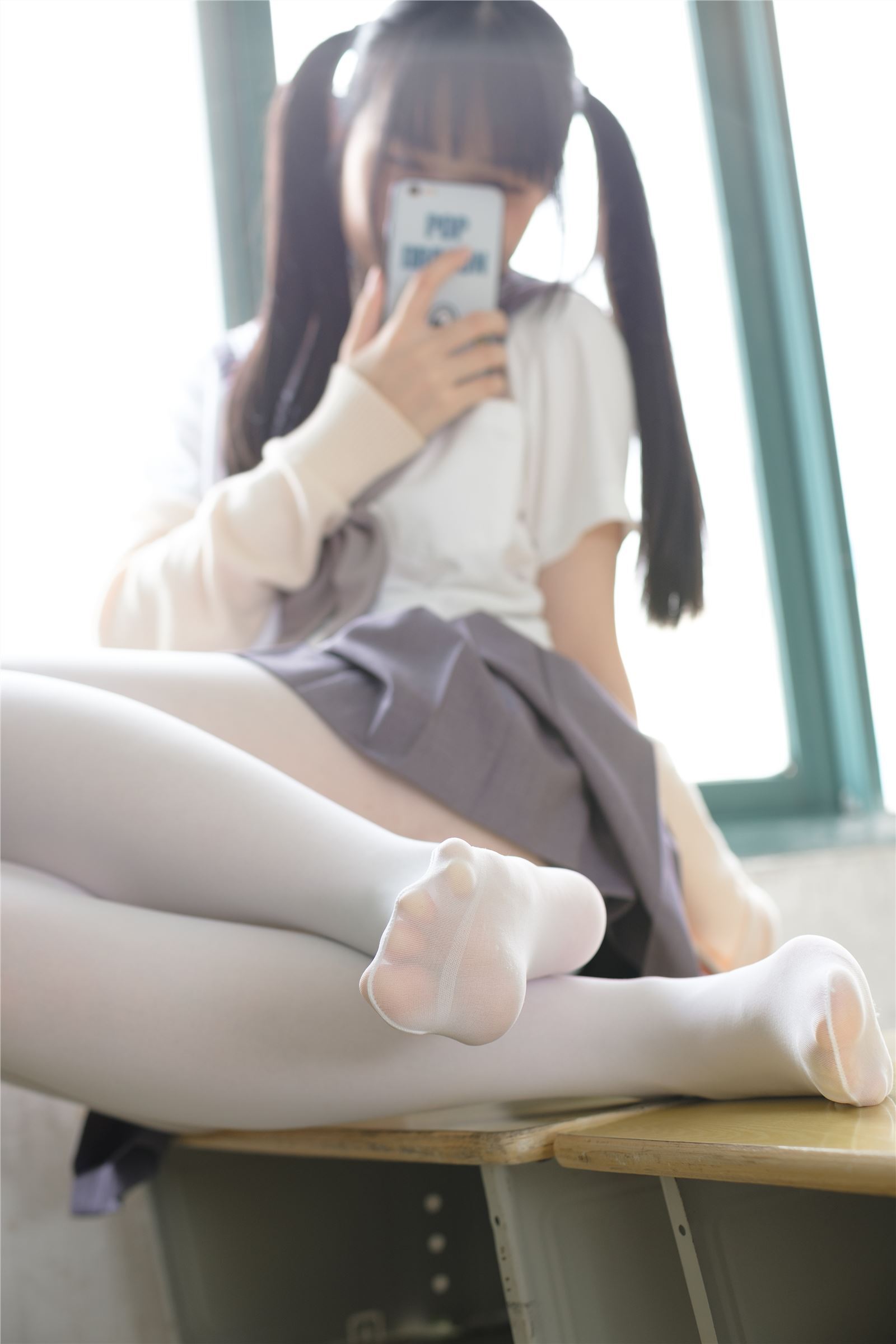 [森萝财团]萝莉丝足写真 X-017