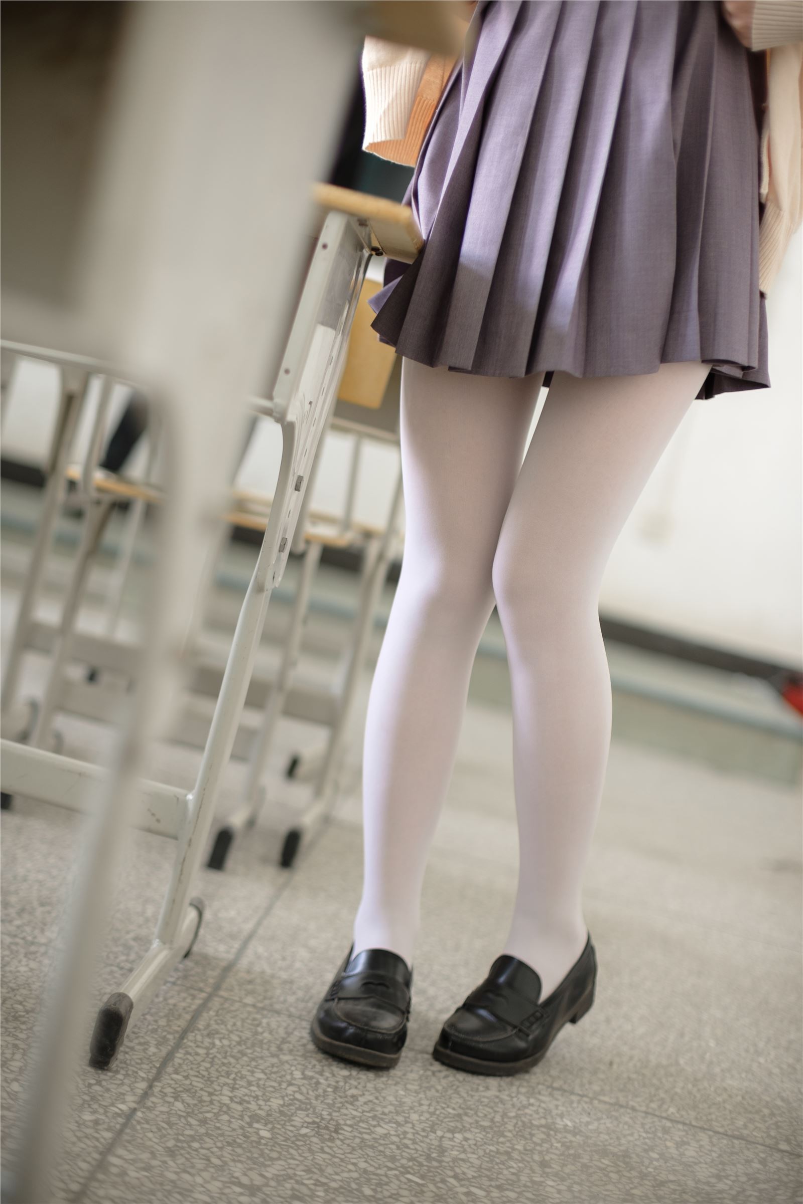 [森萝财团]萝莉丝足写真 X-017