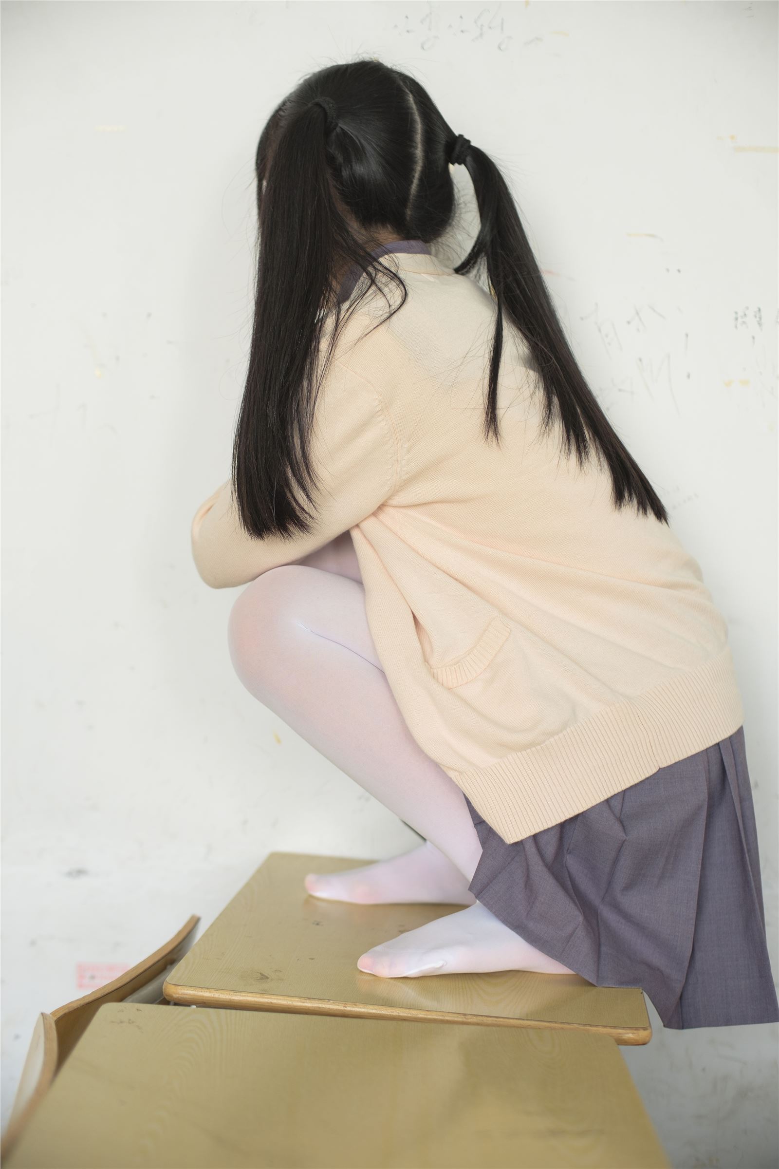 [森萝财团]萝莉丝足写真 X-017