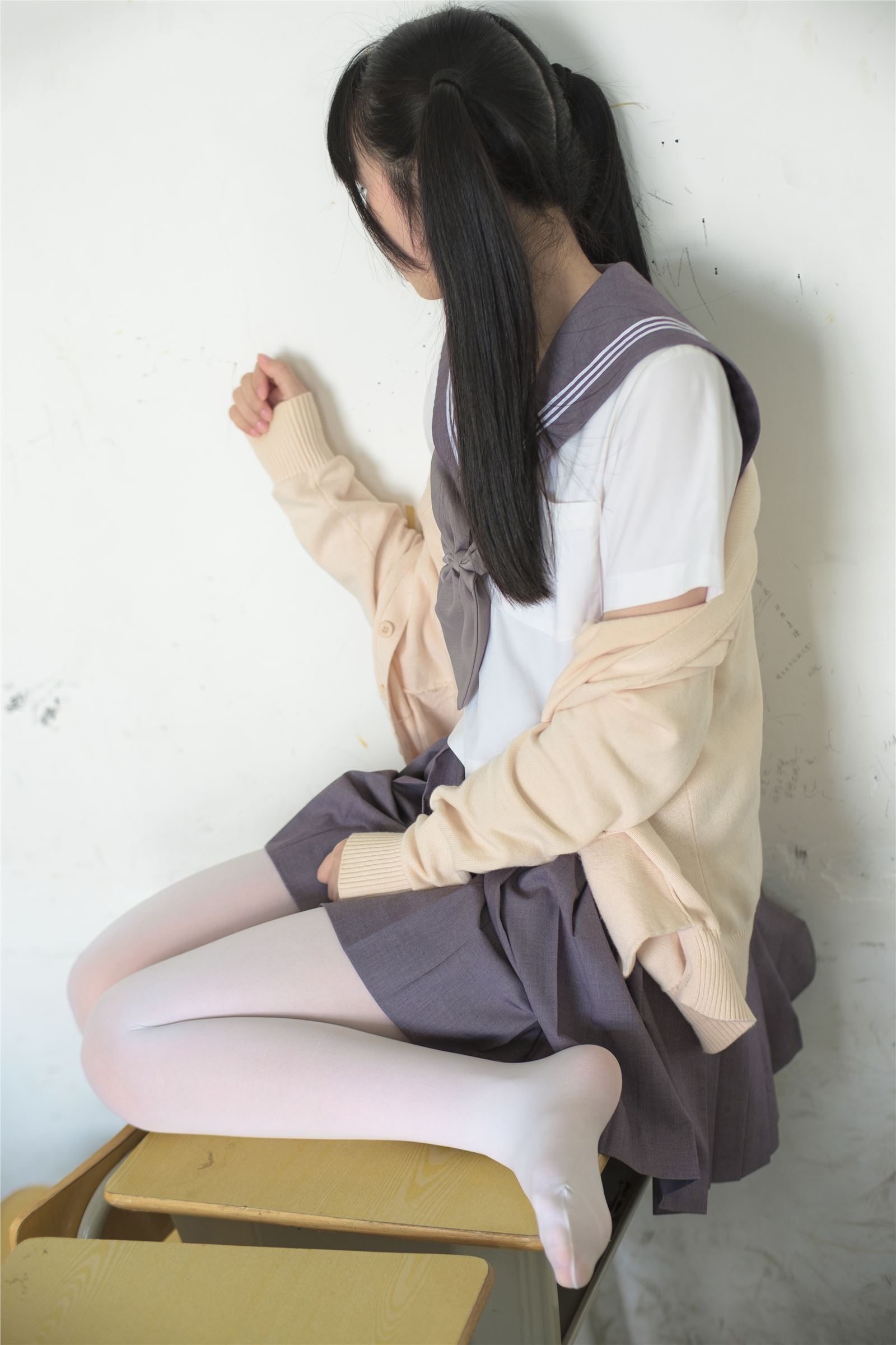 [森萝财团]萝莉丝足写真 X-017