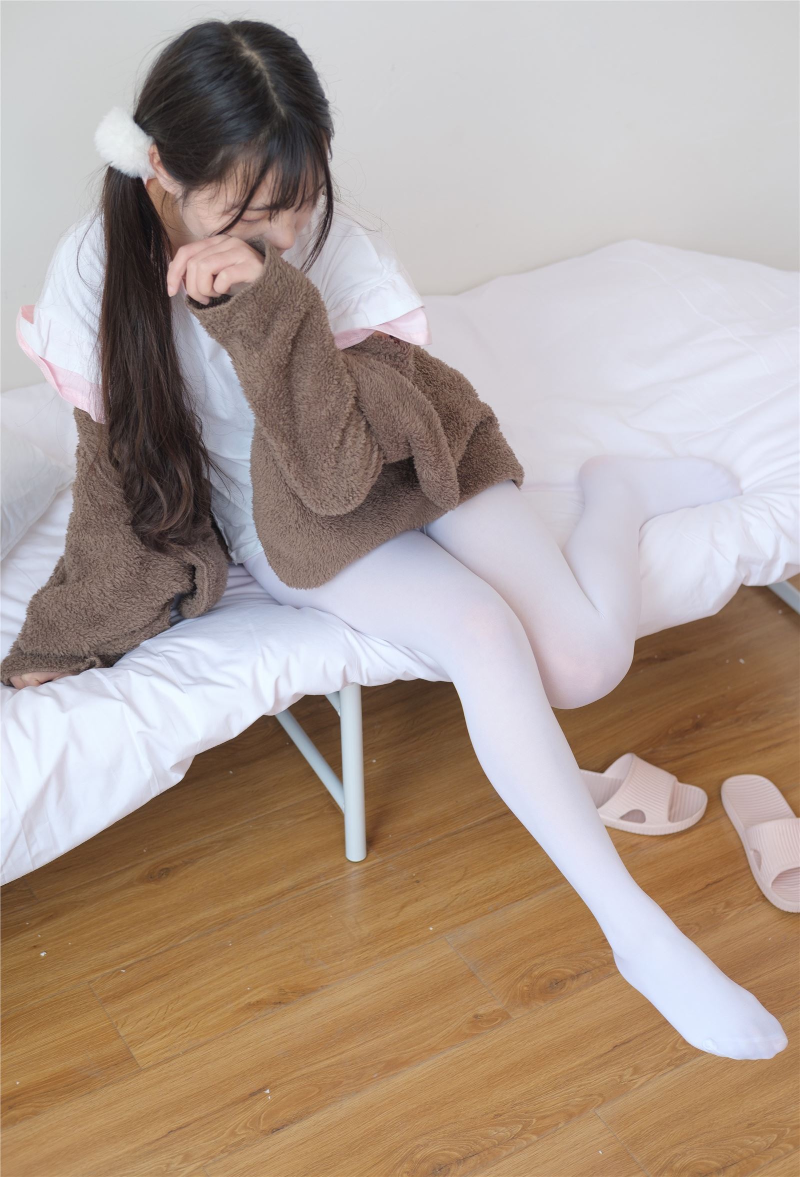 [森萝财团]萝莉丝足写真 X-020