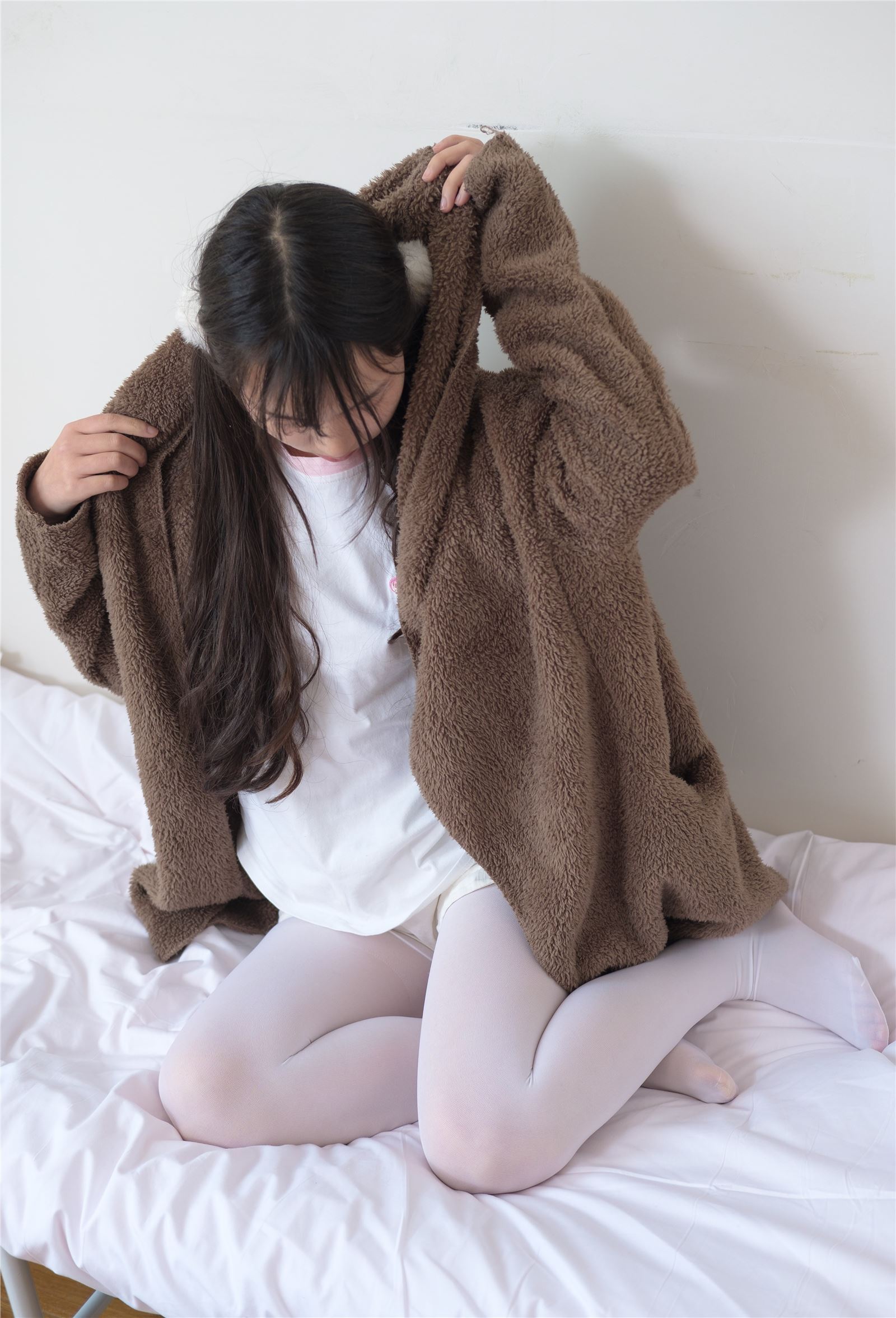 [森萝财团]萝莉丝足写真 X-020